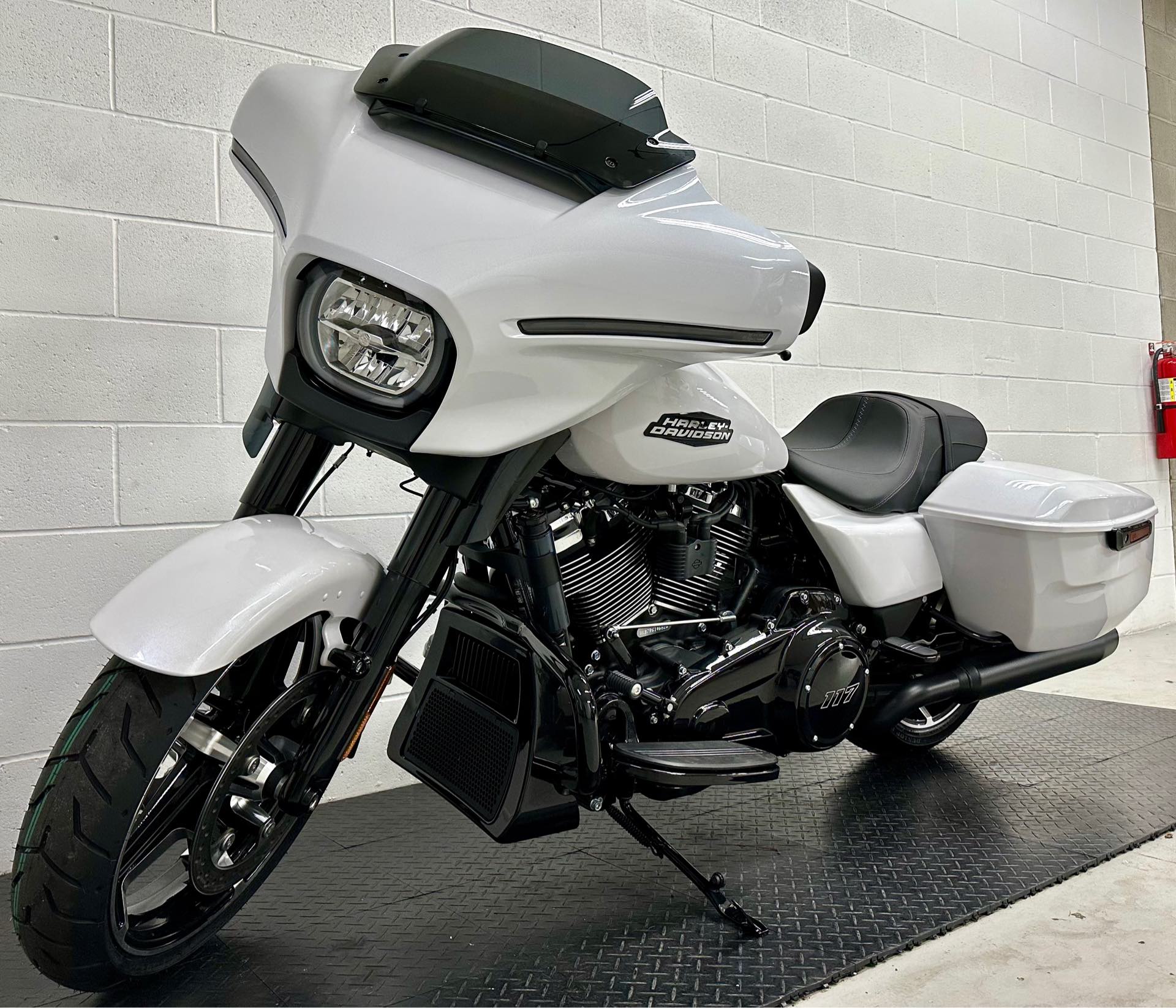 2024 Harley-Davidson Street Glide Base at Destination Harley-Davidson®, Silverdale, WA 98383