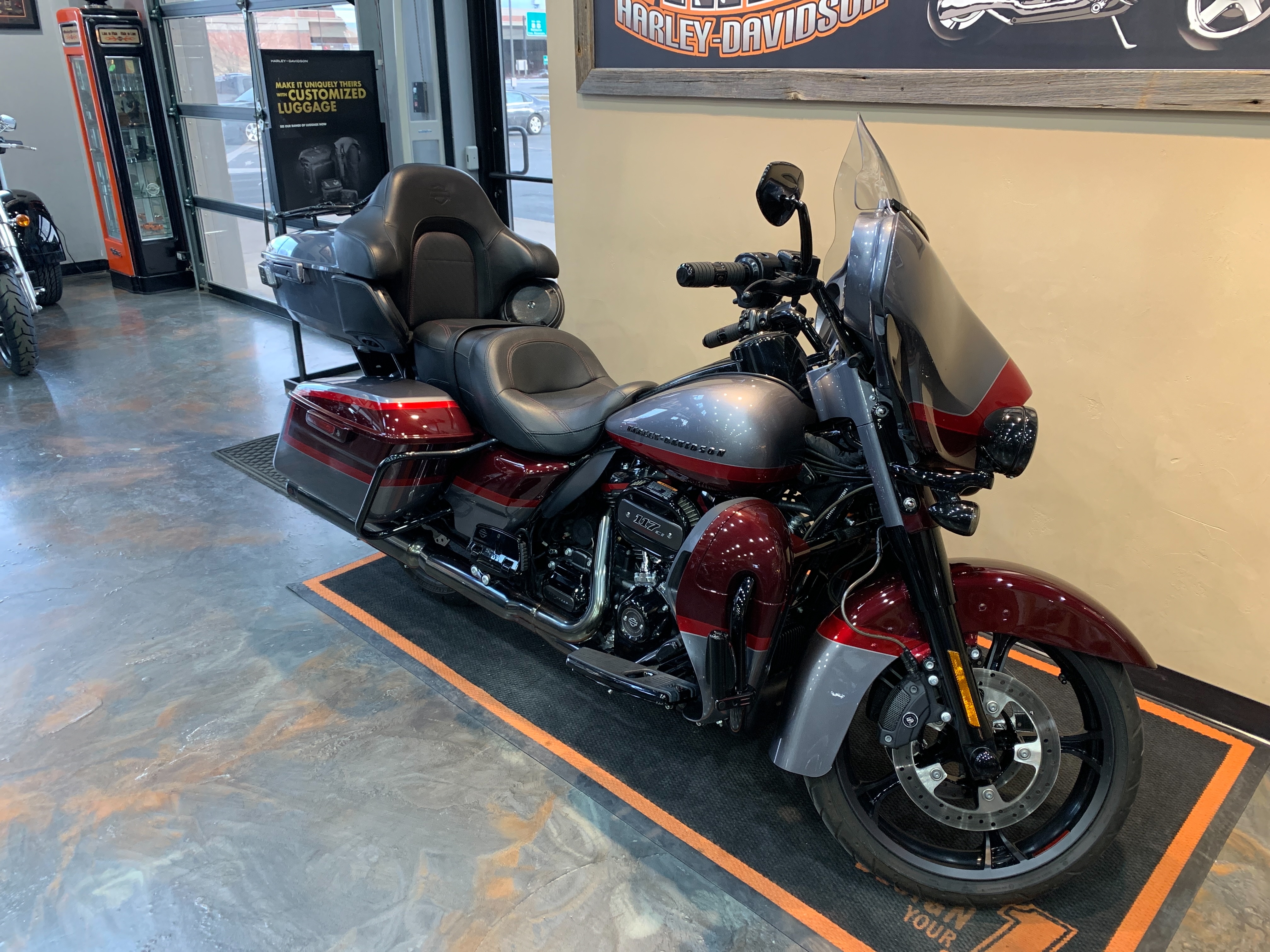 2019 Harley-Davidson Electra Glide CVO Limited at Vandervest Harley-Davidson, Green Bay, WI 54303