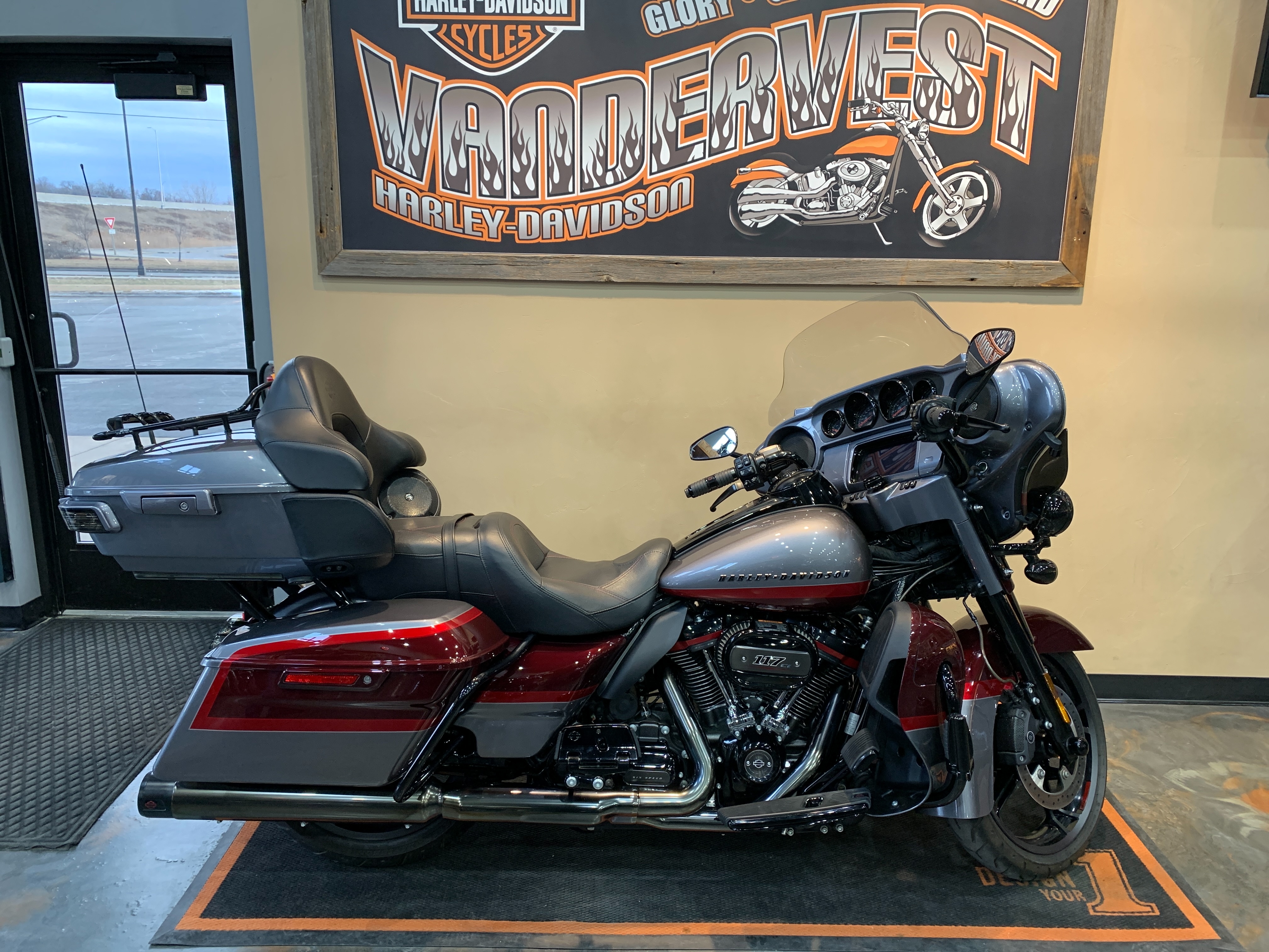 2019 Harley-Davidson Electra Glide CVO Limited at Vandervest Harley-Davidson, Green Bay, WI 54303