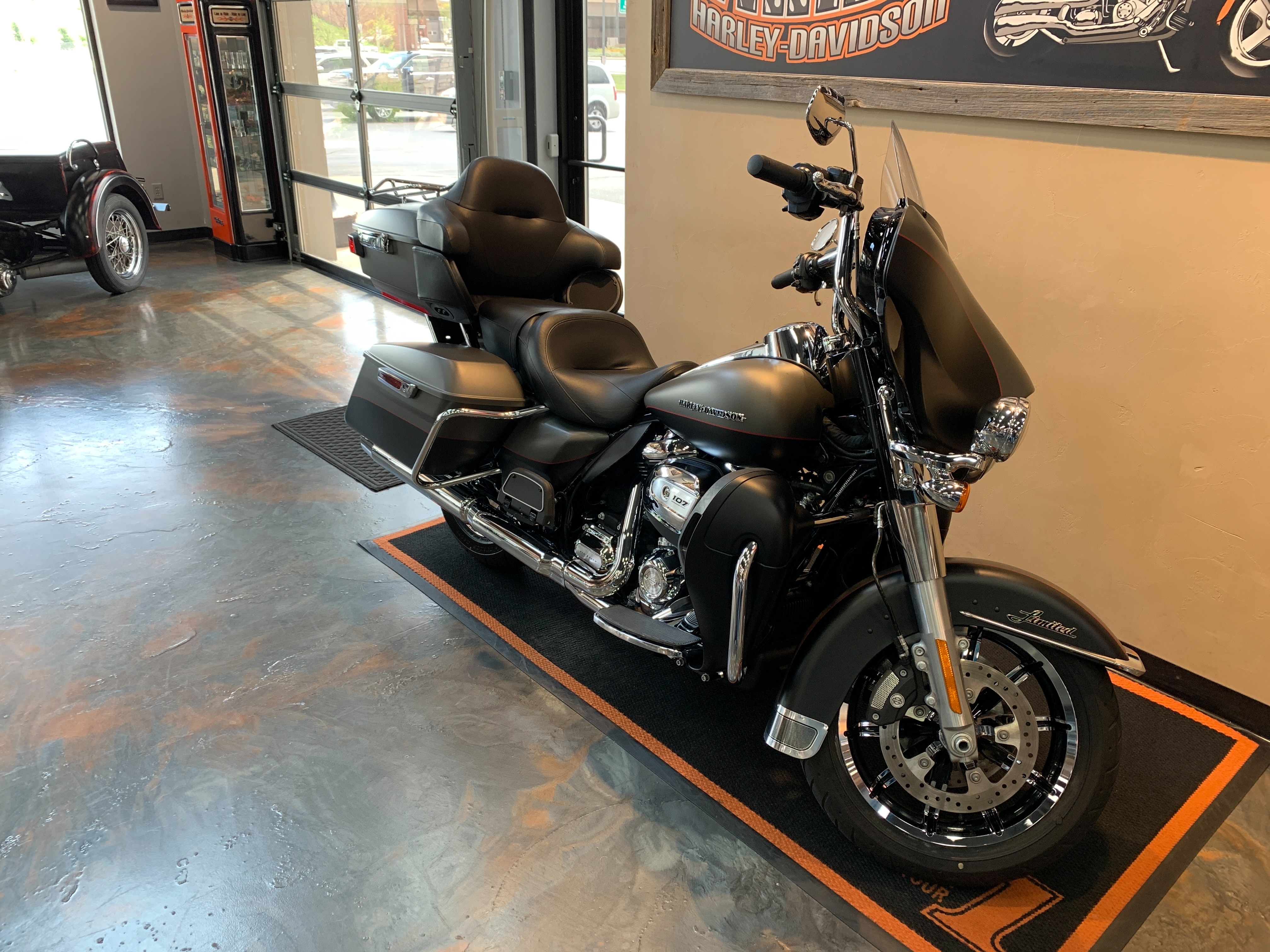 2018 Harley-Davidson Electra Glide Ultra Limited at Vandervest Harley-Davidson, Green Bay, WI 54303