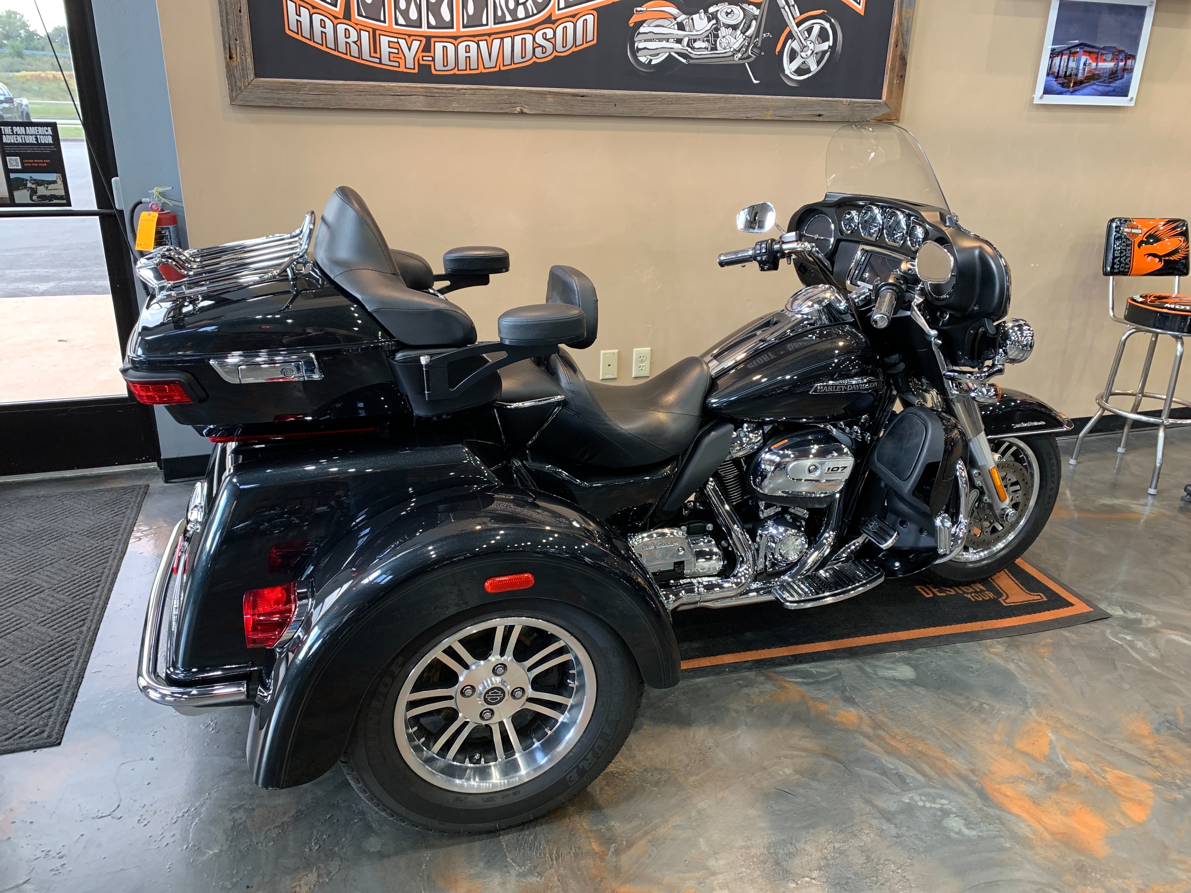 2018 Harley-Davidson Trike Tri Glide Ultra at Vandervest Harley-Davidson, Green Bay, WI 54303