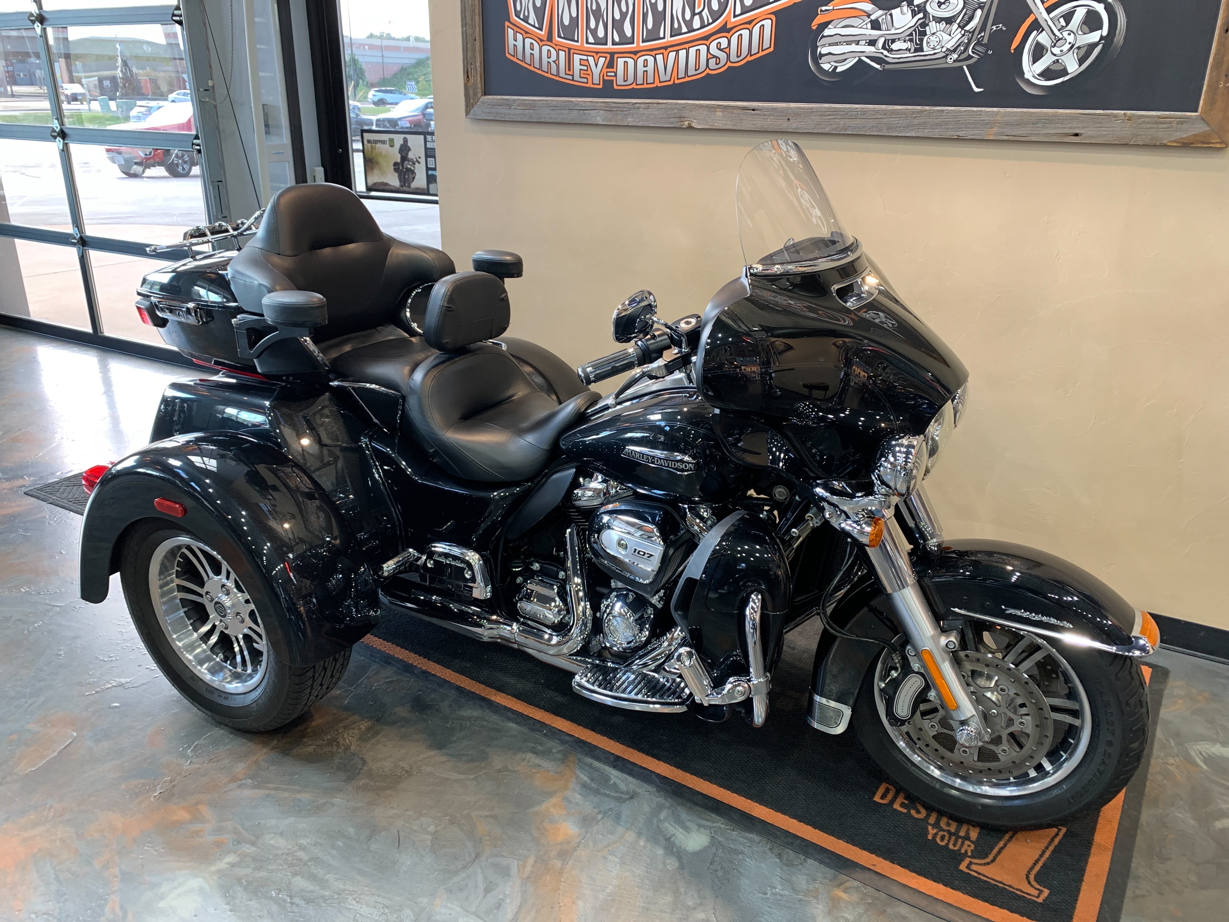 2018 Harley-Davidson Trike Tri Glide Ultra at Vandervest Harley-Davidson, Green Bay, WI 54303