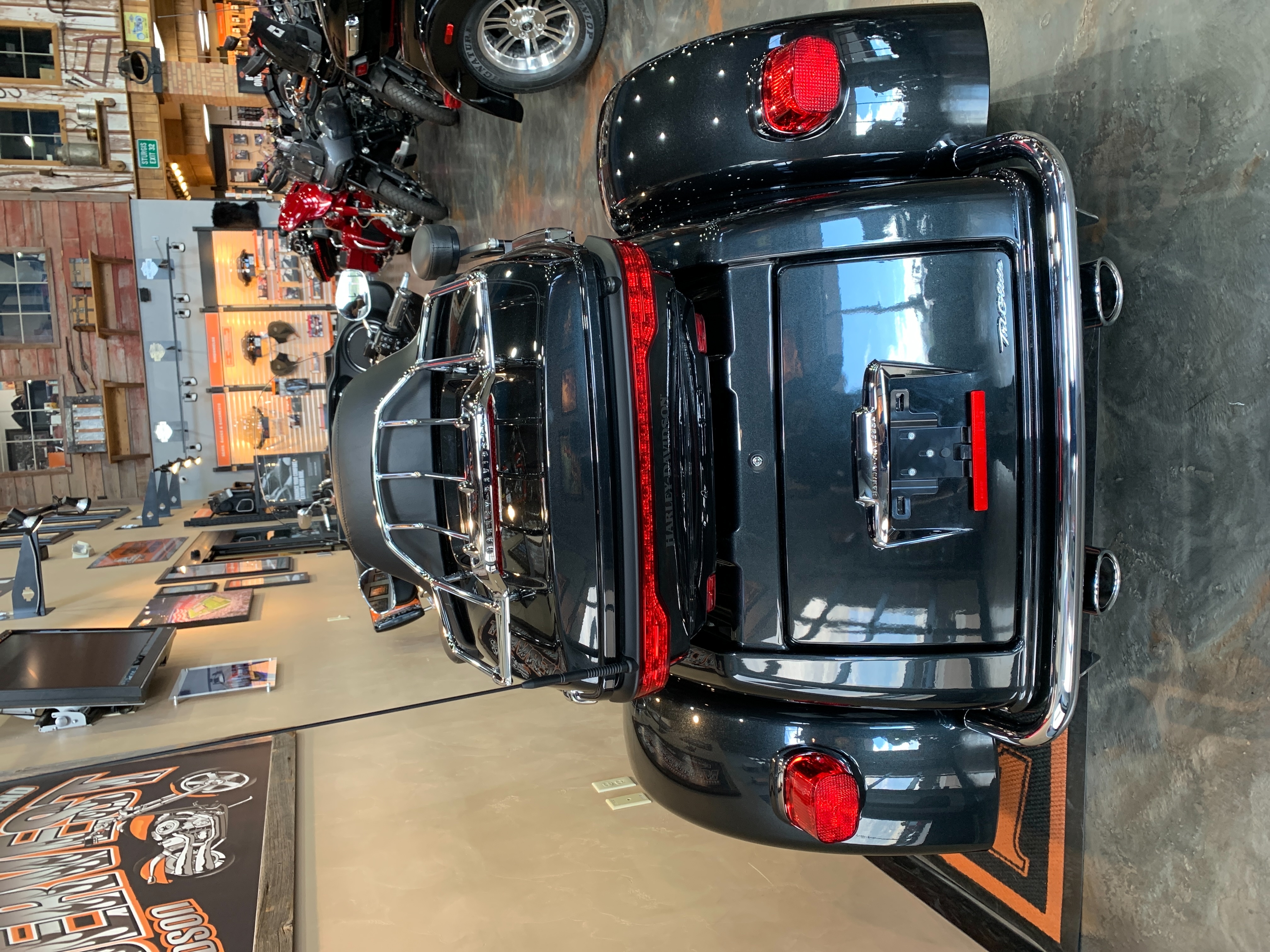 2018 Harley-Davidson Trike Tri Glide Ultra at Vandervest Harley-Davidson, Green Bay, WI 54303