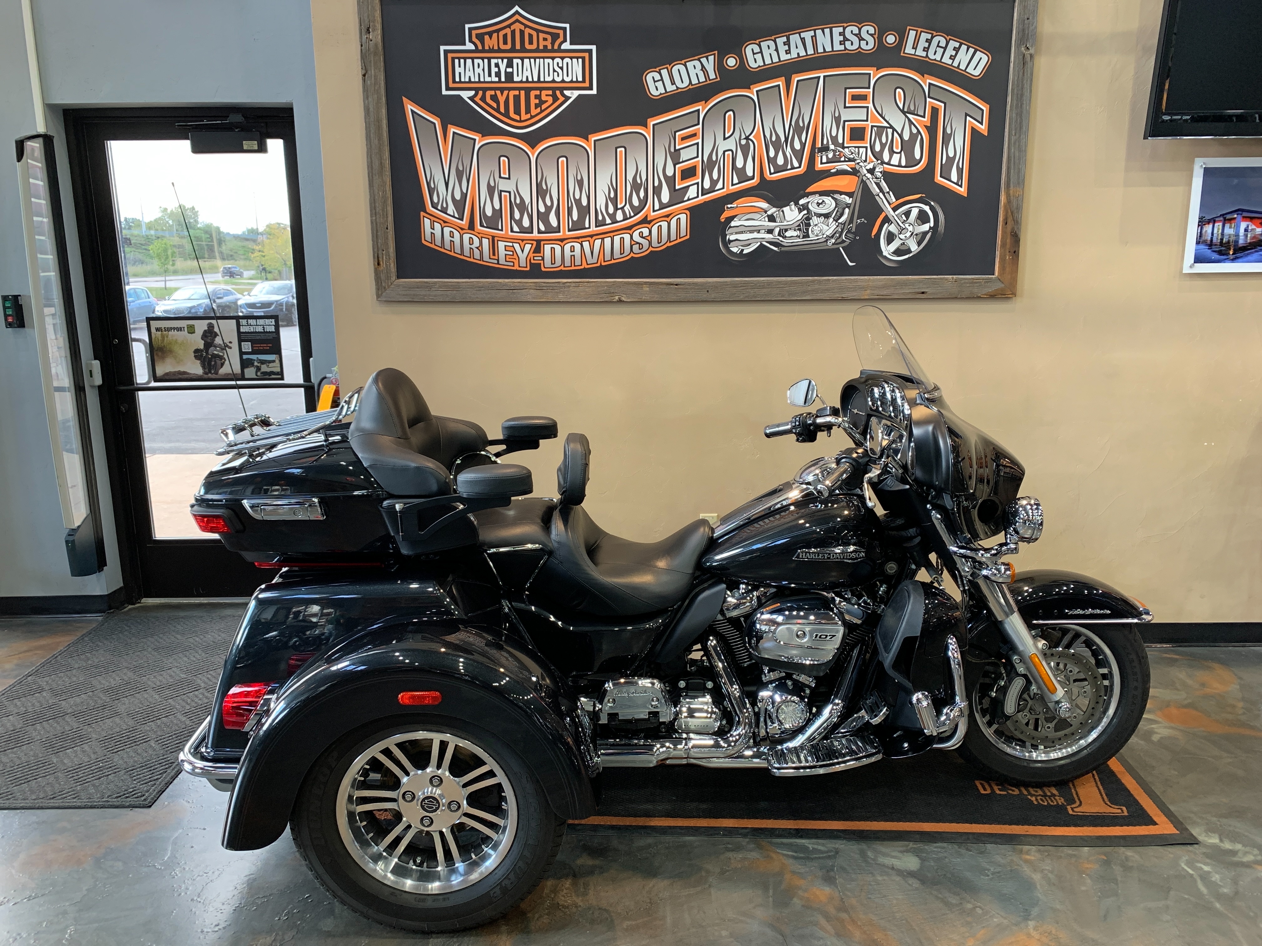 2018 Harley-Davidson Trike Tri Glide Ultra at Vandervest Harley-Davidson, Green Bay, WI 54303