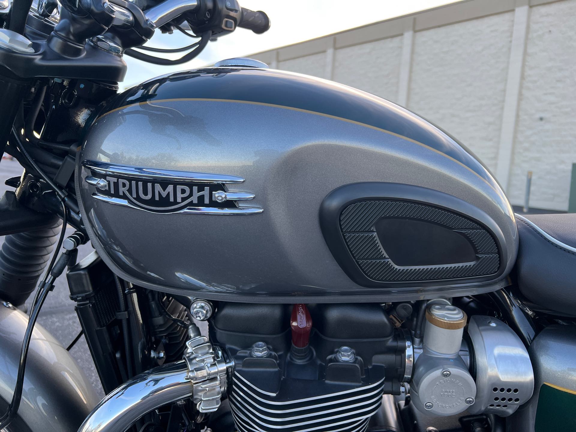 2022 Triumph Bonneville T120 Gold Line at Mount Rushmore Motorsports