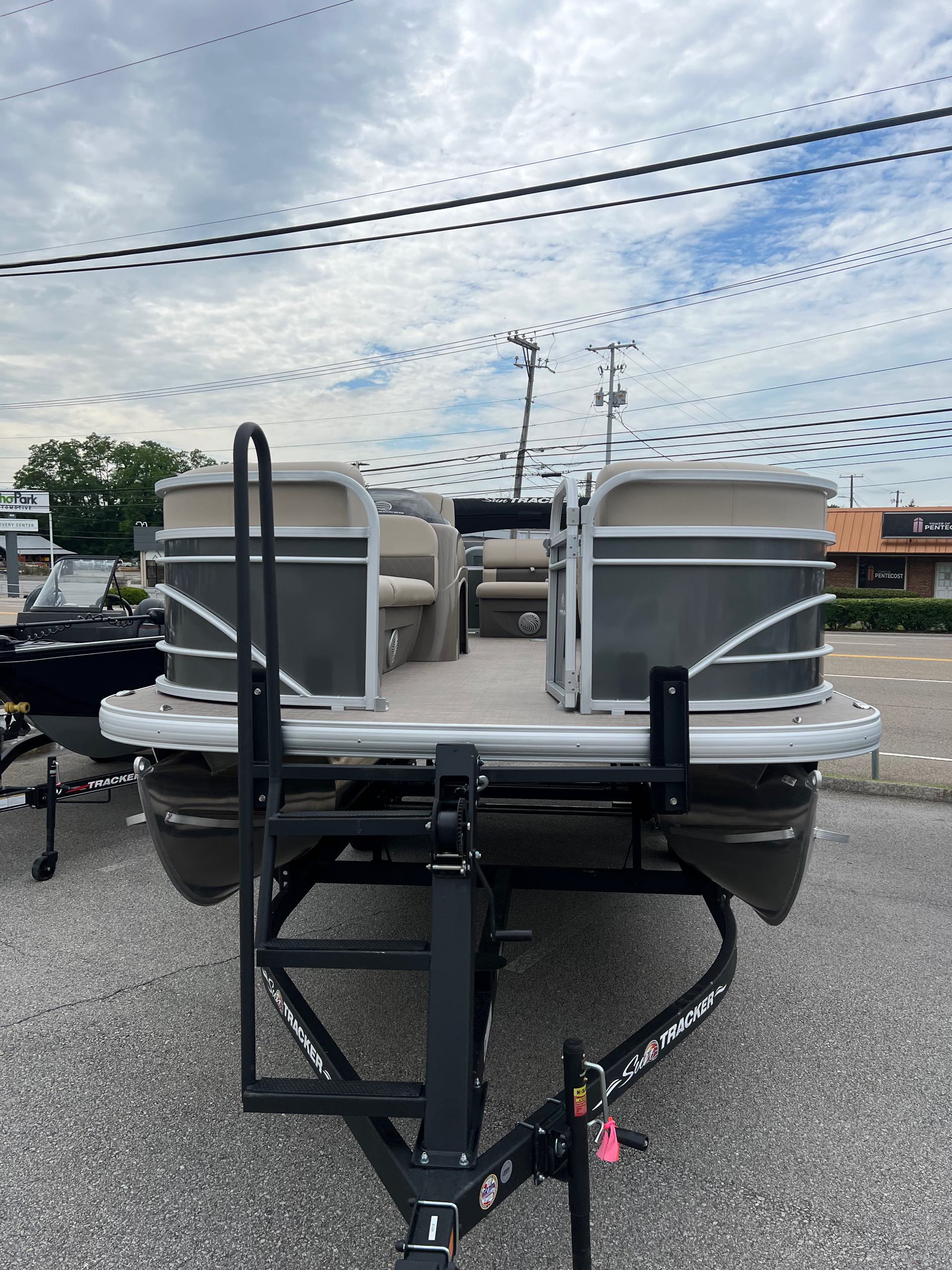 2022 TRACKER BOATS PARTY BARGE 20 at Knoxville Powersports