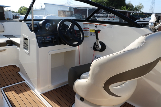 2019 Bayliner VR4 at Jerry Whittle Boats