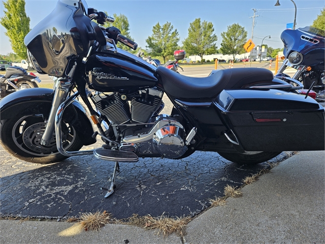 2006 Harley-Davidson Street Glide Base at Holeshot Harley-Davidson