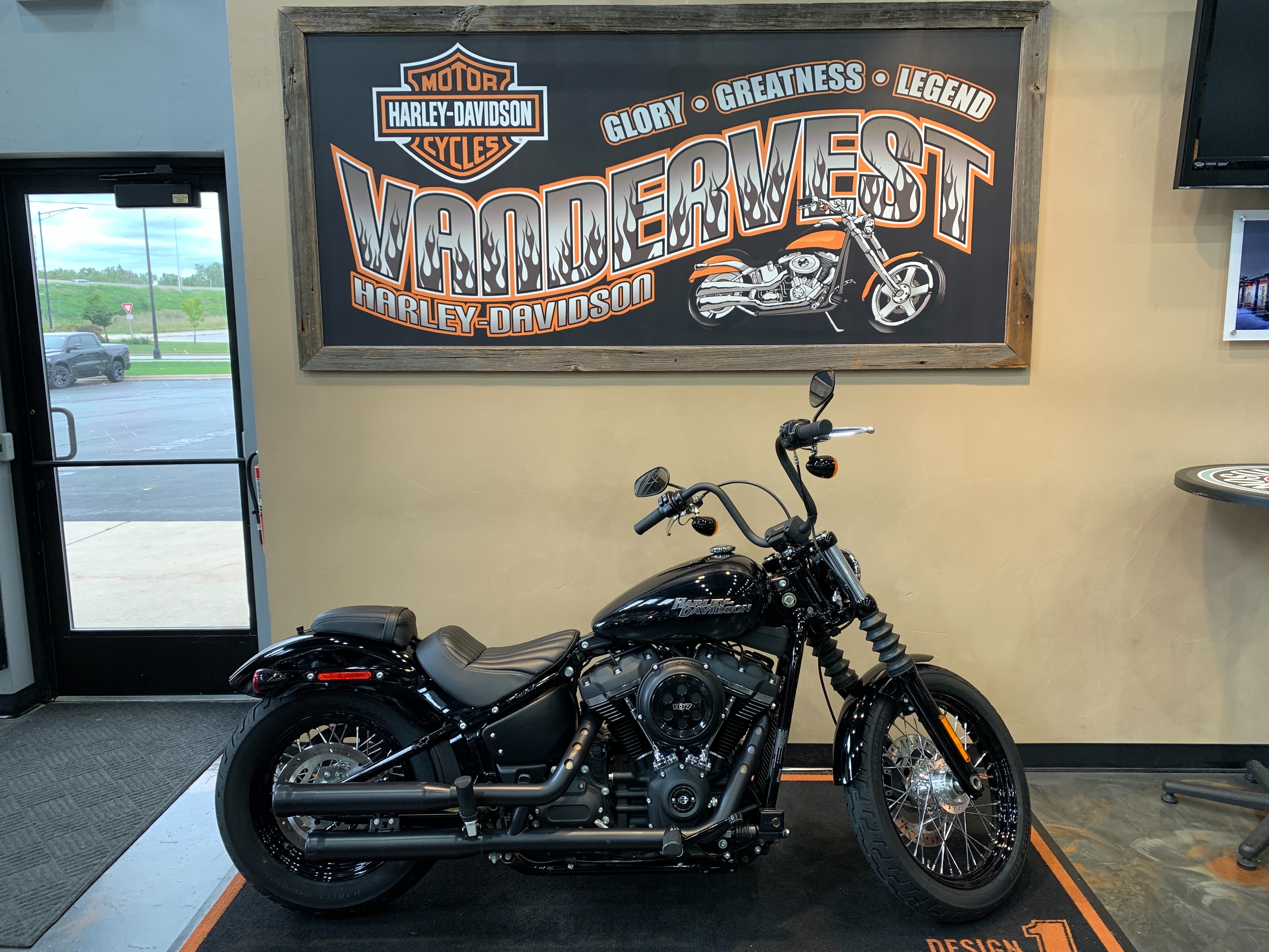 2020 Harley-Davidson Softail Street Bob at Vandervest Harley-Davidson, Green Bay, WI 54303
