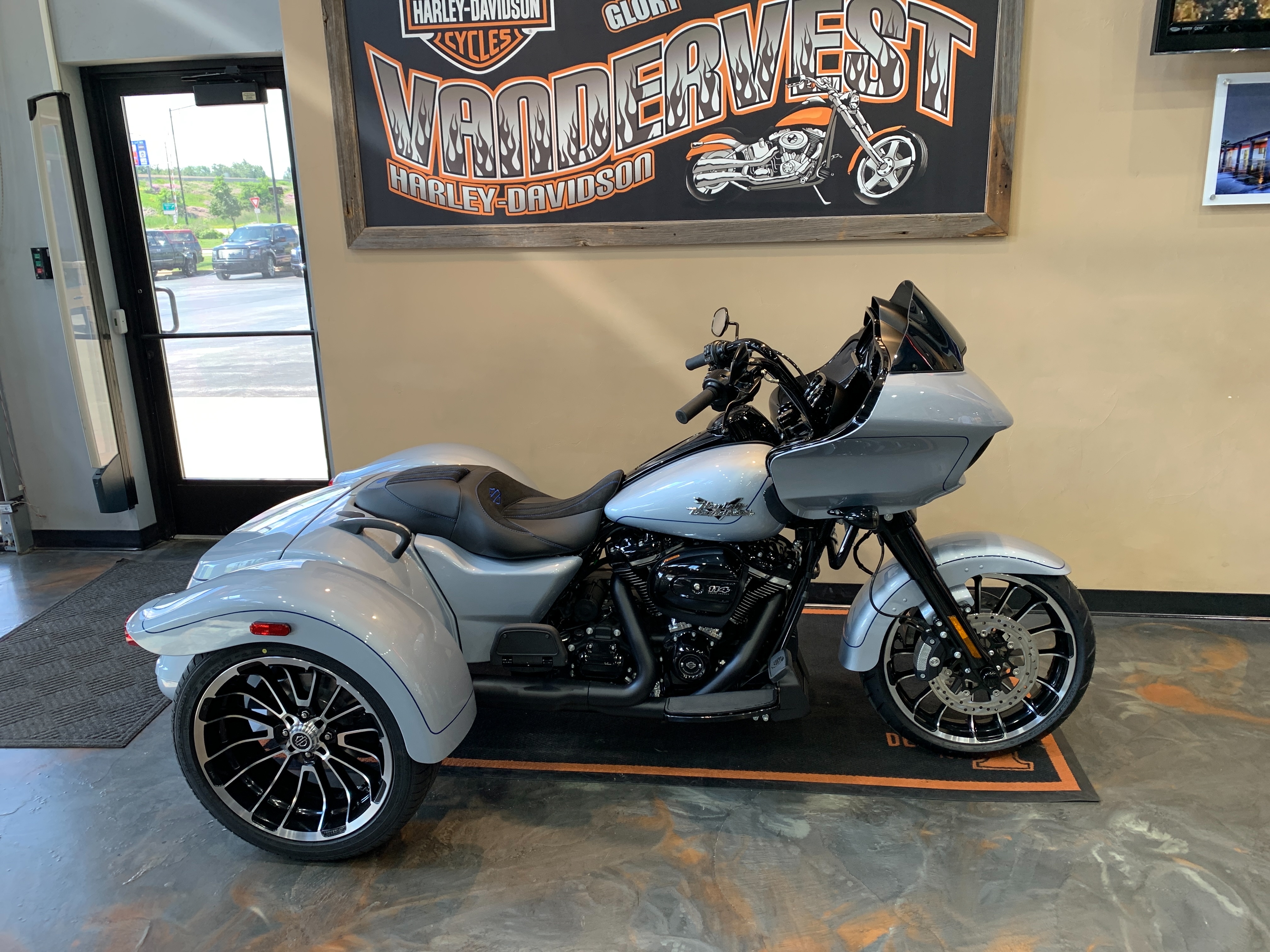 2024 Harley-Davidson Trike Road Glide 3 at Vandervest Harley-Davidson, Green Bay, WI 54303