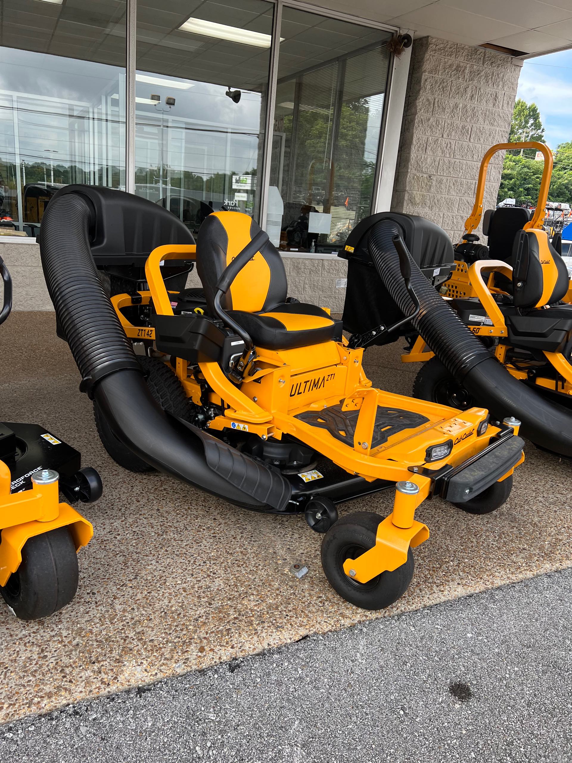 2022 Cub Cadet Zero-Turn Mowers ZT1 42 FAB at Knoxville Powersports