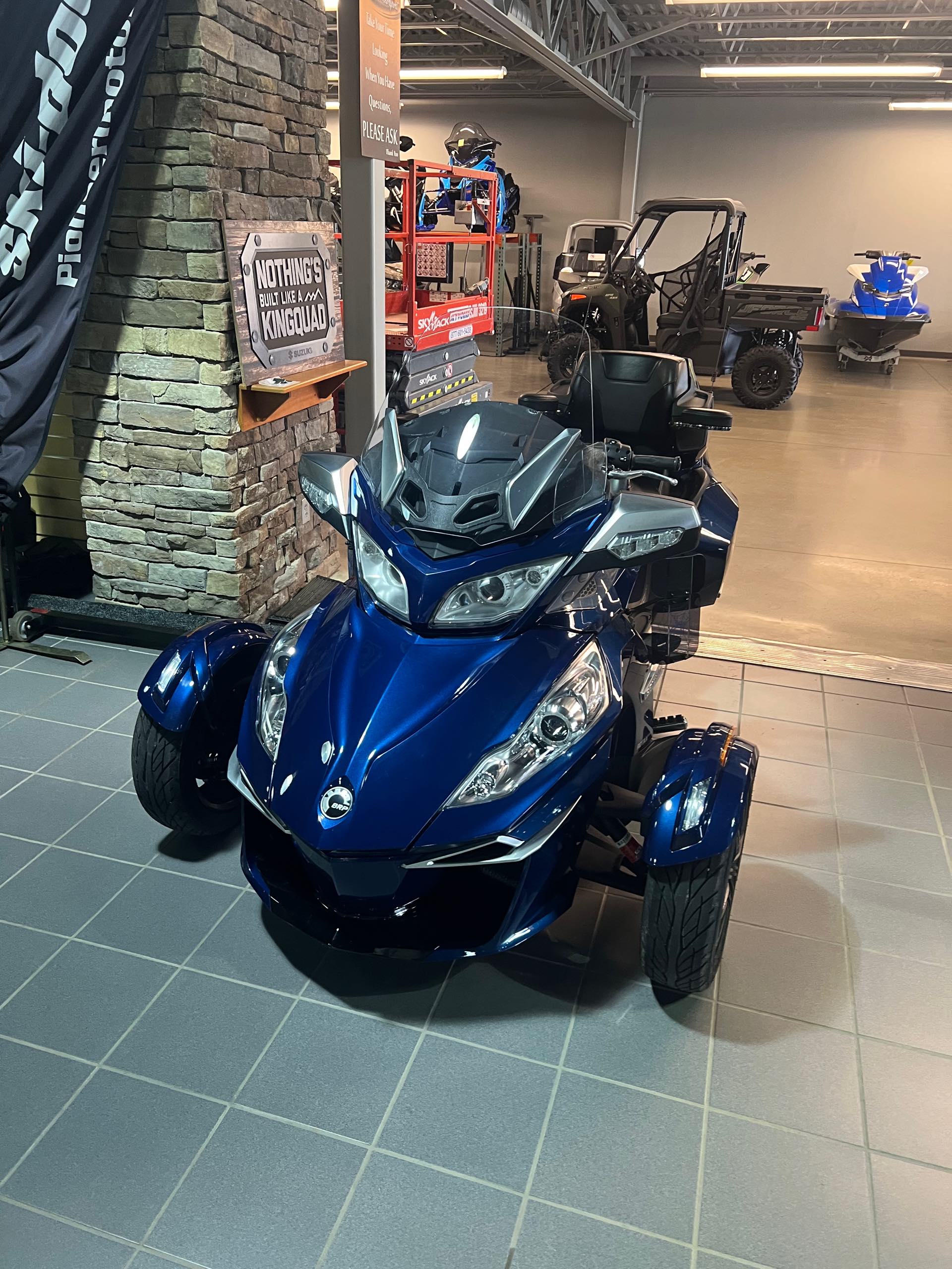 2016 Can-Am Spyder RT S at Pioneer Motorsport