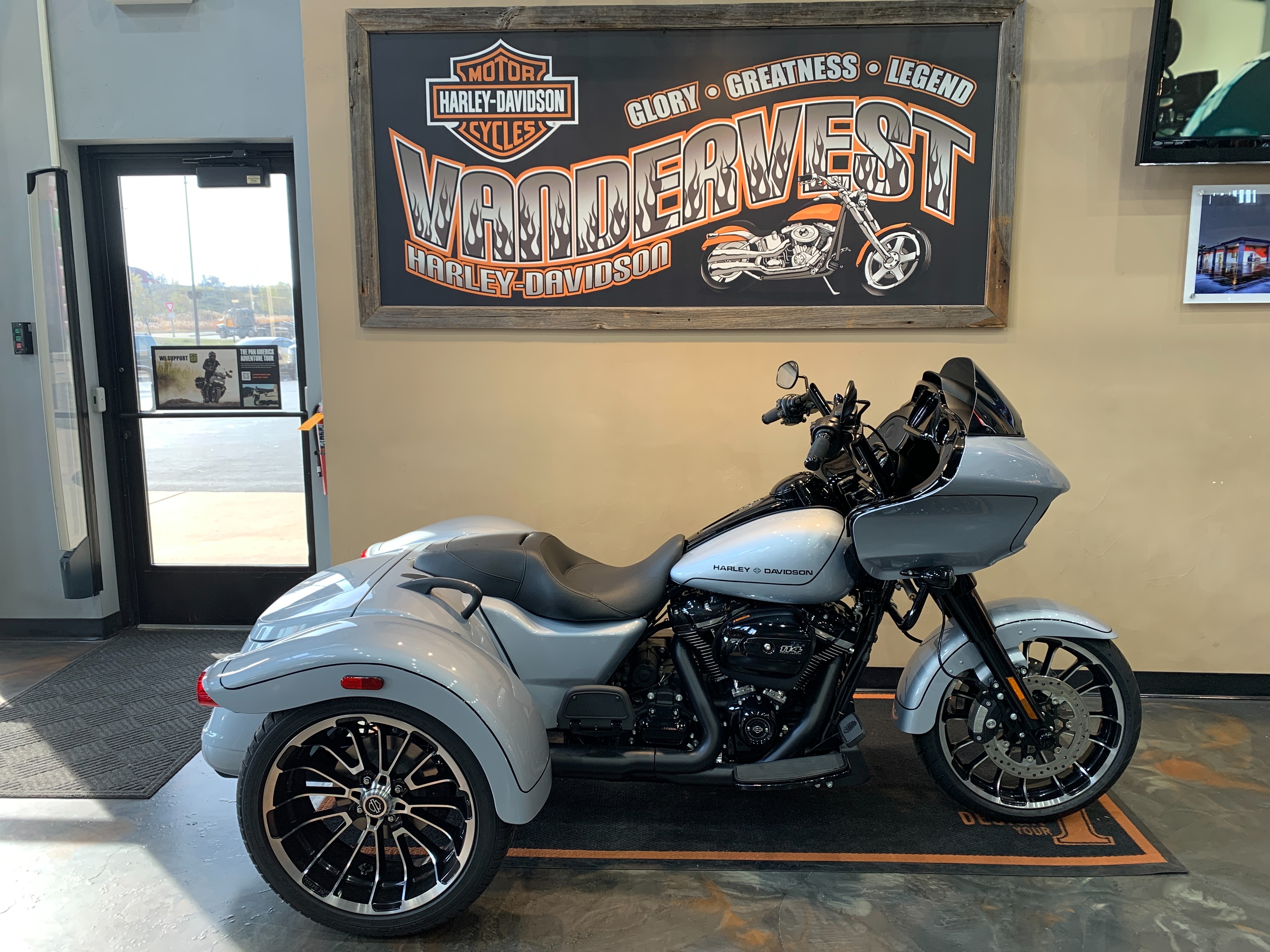 2024 Harley-Davidson Trike Road Glide 3 at Vandervest Harley-Davidson, Green Bay, WI 54303