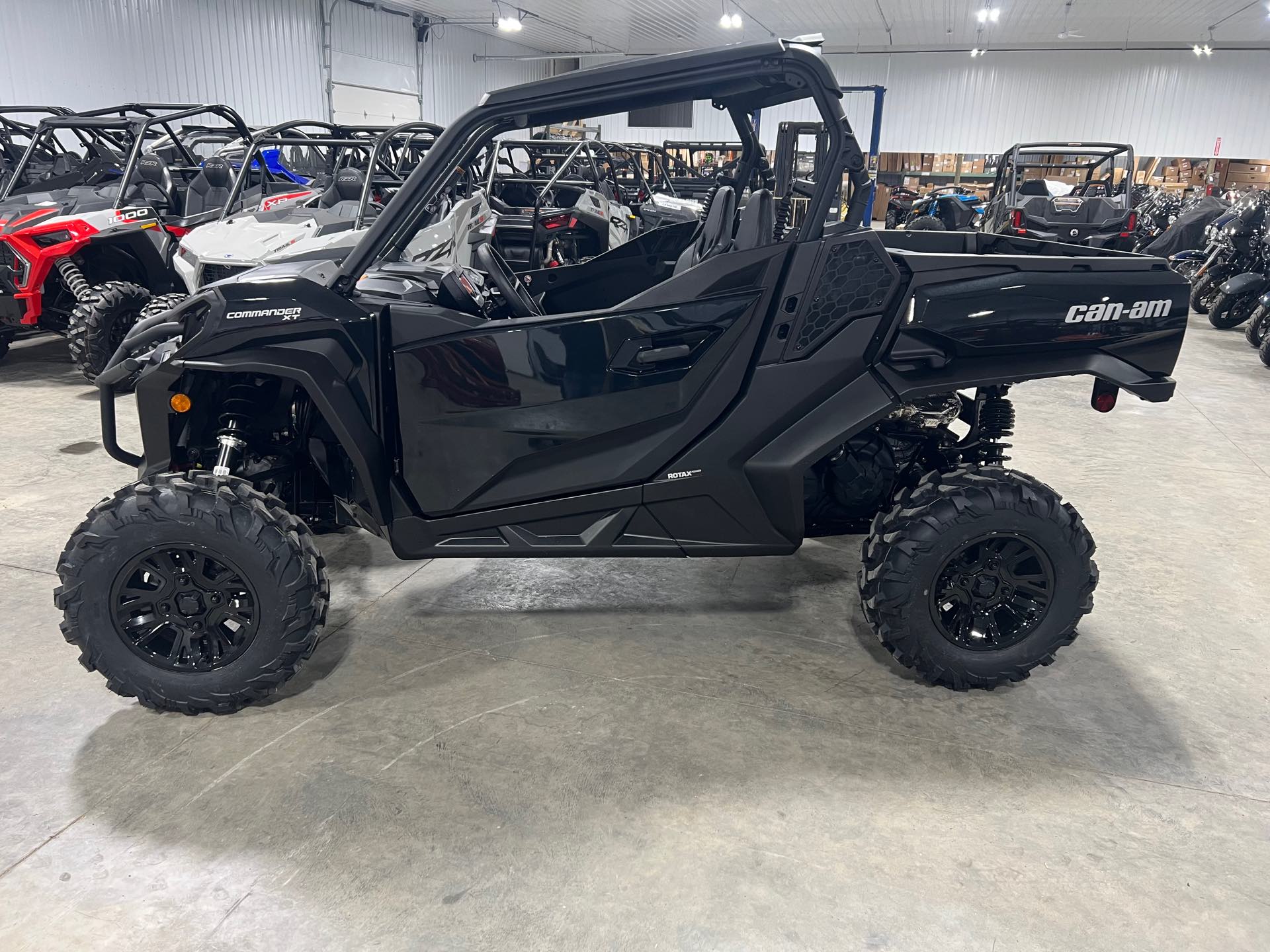 2023 Can-Am Commander XT 1000R at Iron Hill Powersports
