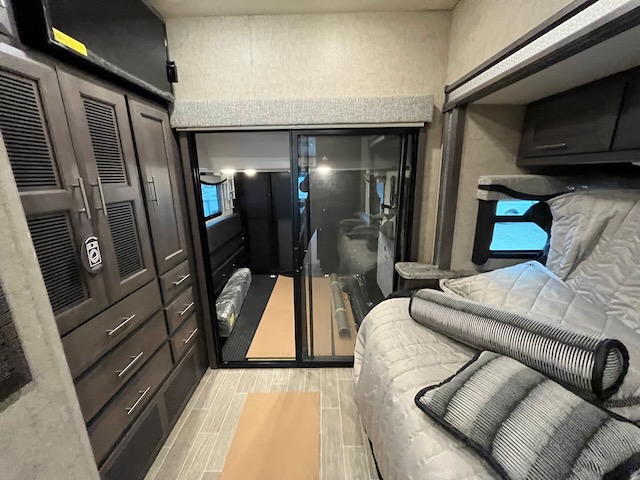 2022 THOR MOTOR COACH 38KB OUTLAW at Prosser's Premium RV Outlet