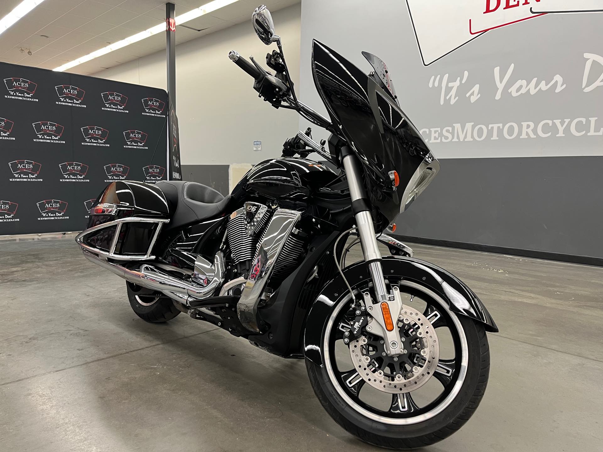 2017 Victory Cross Country Base at Aces Motorcycles - Denver