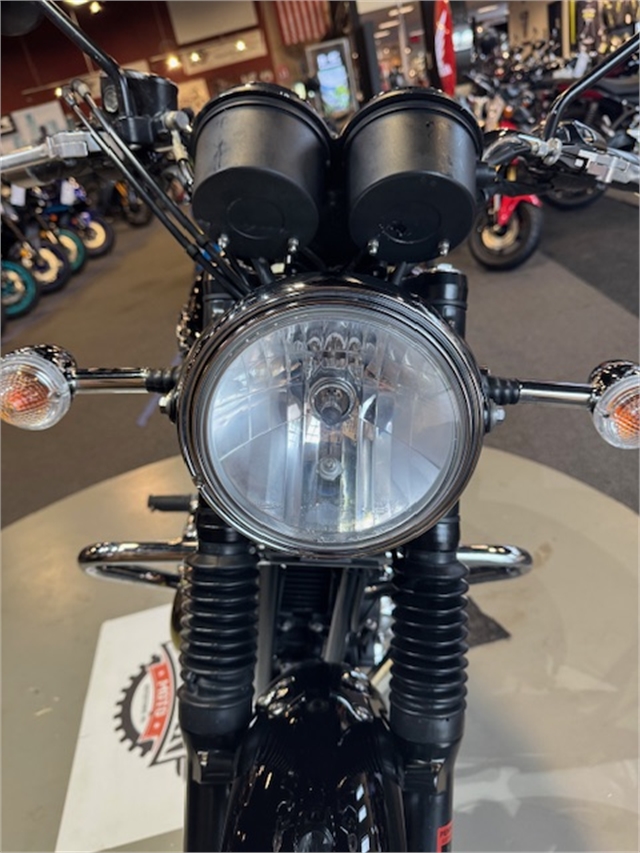 2012 Triumph Bonneville T100 at Martin Moto