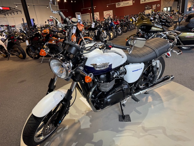 2014 Triumph Bonneville Base at Martin Moto
