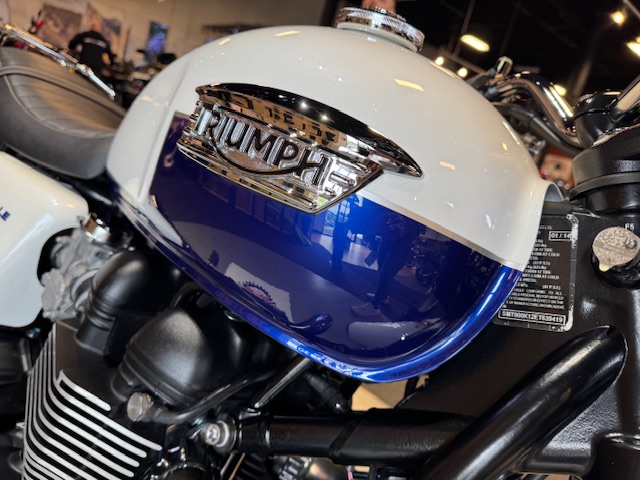 2014 Triumph Bonneville Base at Martin Moto