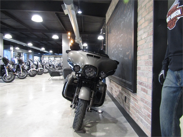 2021 Harley-Davidson Grand American Touring CVO Limited at Cox's Double Eagle Harley-Davidson