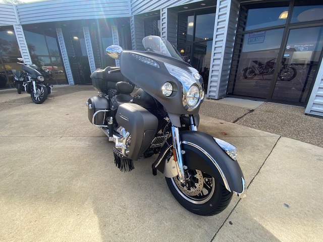 2019 Indian TWO-TONE Base at Shreveport Cycles