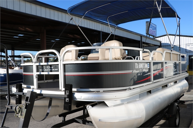 2017 Sun Tracker 18 Bass Buggy Dlx at Jerry Whittle Boats