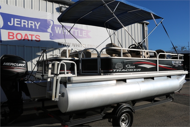 2017 Sun Tracker 18 Bass Buggy Dlx at Jerry Whittle Boats