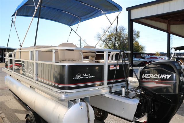 2017 Sun Tracker 18 Bass Buggy Dlx at Jerry Whittle Boats