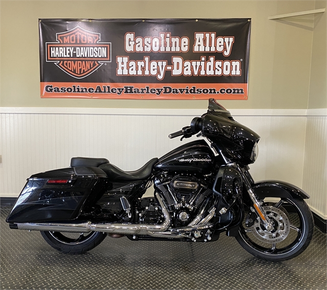 2017 Harley-Davidson Street Glide CVO Street Glide at Gasoline Alley Harley-Davidson (Red Deer)