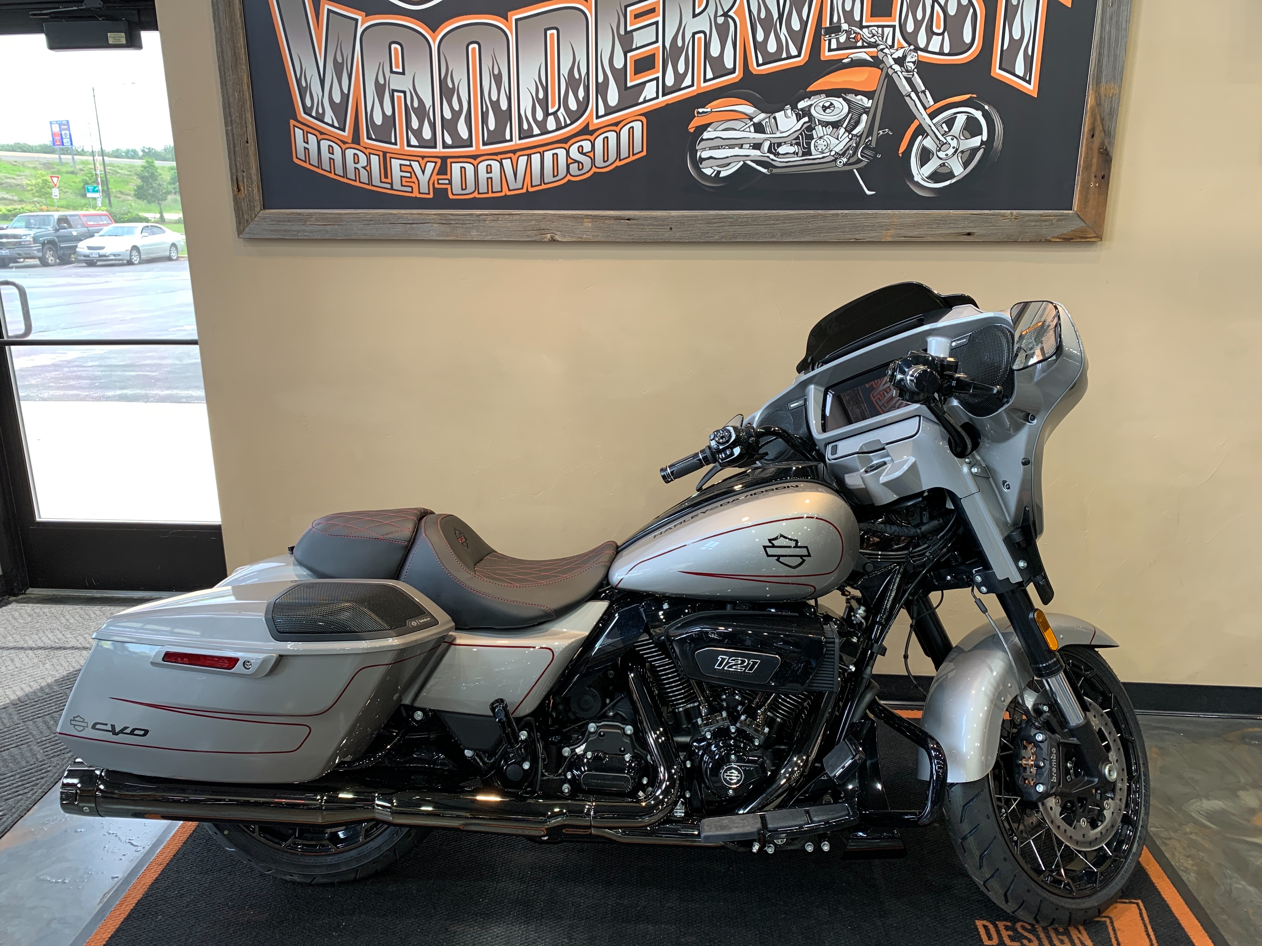 2023 Harley-Davidson Street Glide CVO Street Glide at Vandervest Harley-Davidson, Green Bay, WI 54303