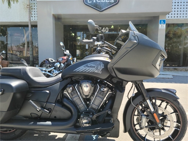 2021 Indian Challenger Challenger Dark Horse at Fort Lauderdale