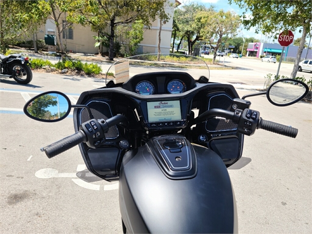 2021 Indian Challenger Challenger Dark Horse at Fort Lauderdale