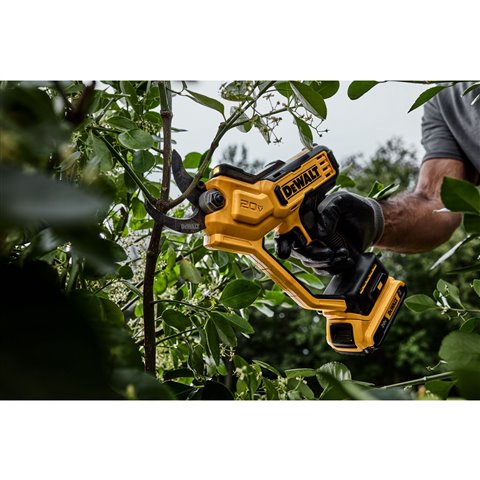 2023 Dewalt 20V MAX* 1-1/2 in Cordless Pruner at McKinney Outdoor Superstore