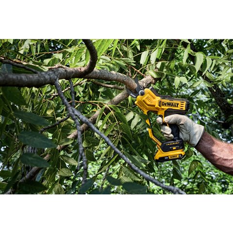 2023 Dewalt 20V MAX* 1-1/2 in Cordless Pruner at McKinney Outdoor Superstore