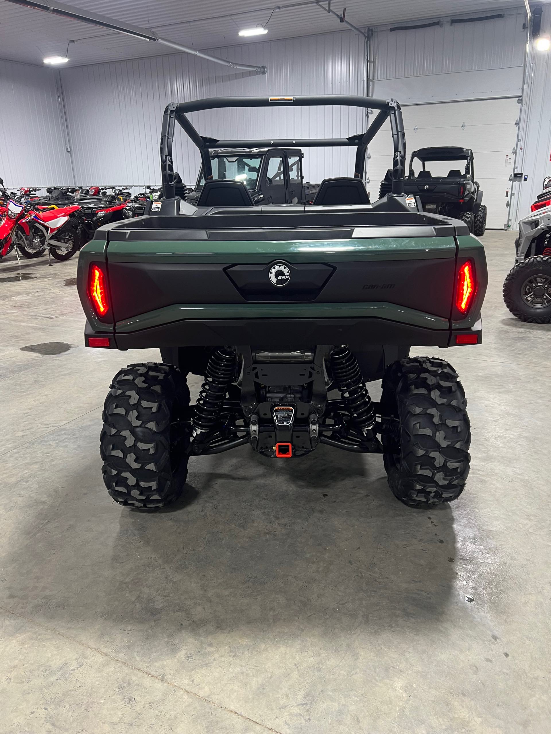 2023 Can-Am Commander DPS 700 at Iron Hill Powersports