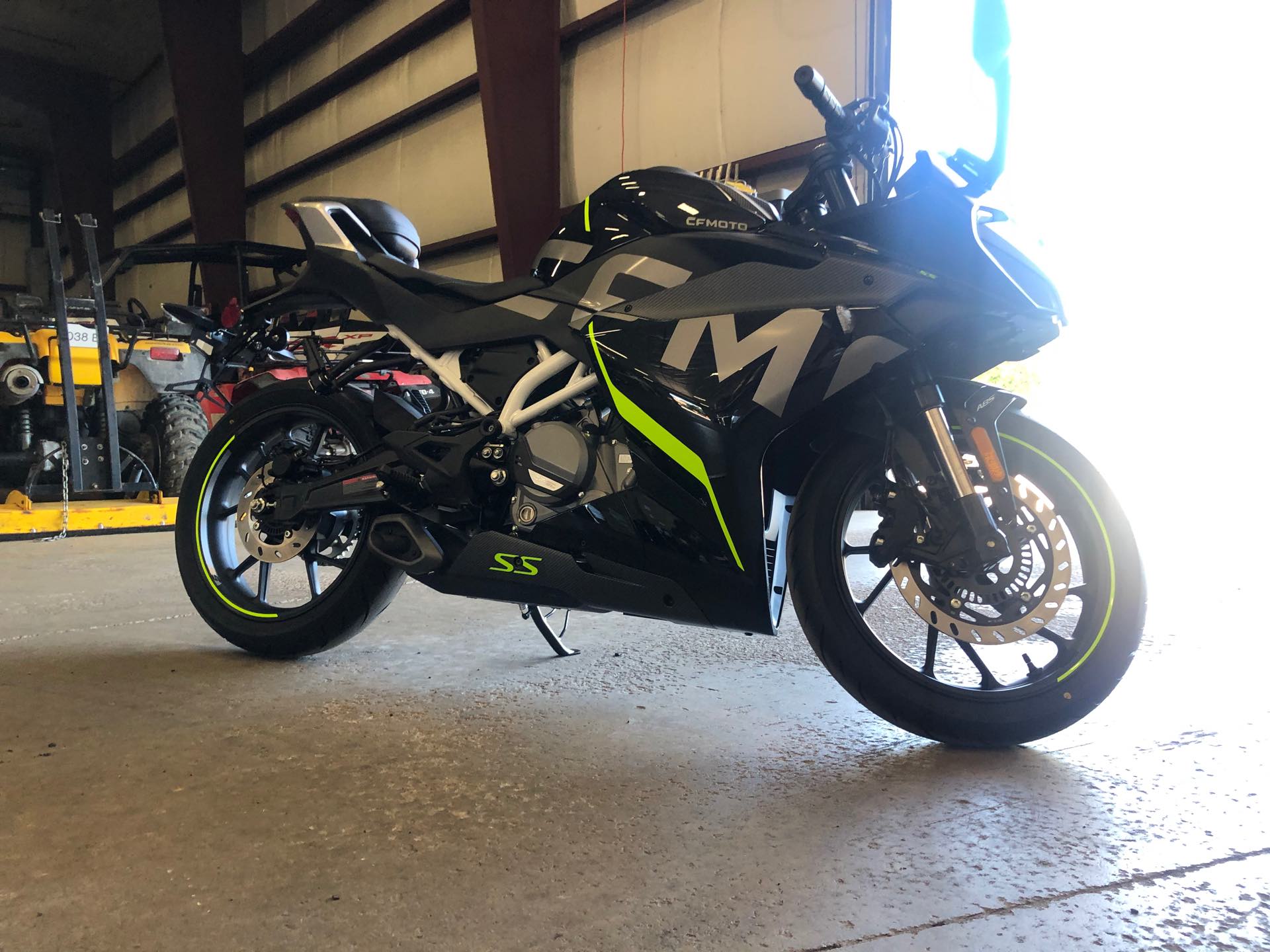 2022 CFMOTO 300 SS at Rod's Ride On Powersports