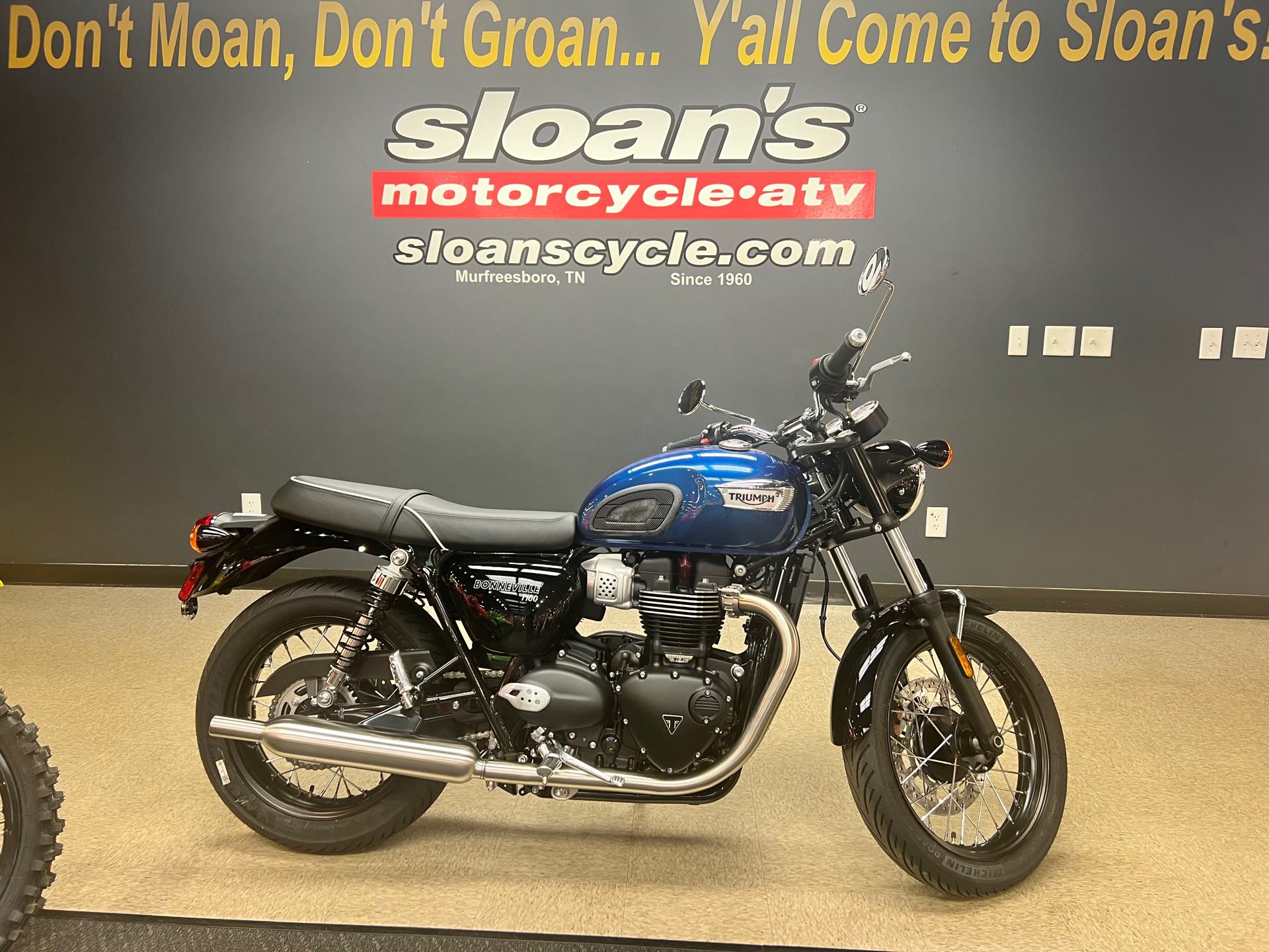 2023 Triumph Bonneville T100 Chrome Edition at Sloans Motorcycle ATV, Murfreesboro, TN, 37129