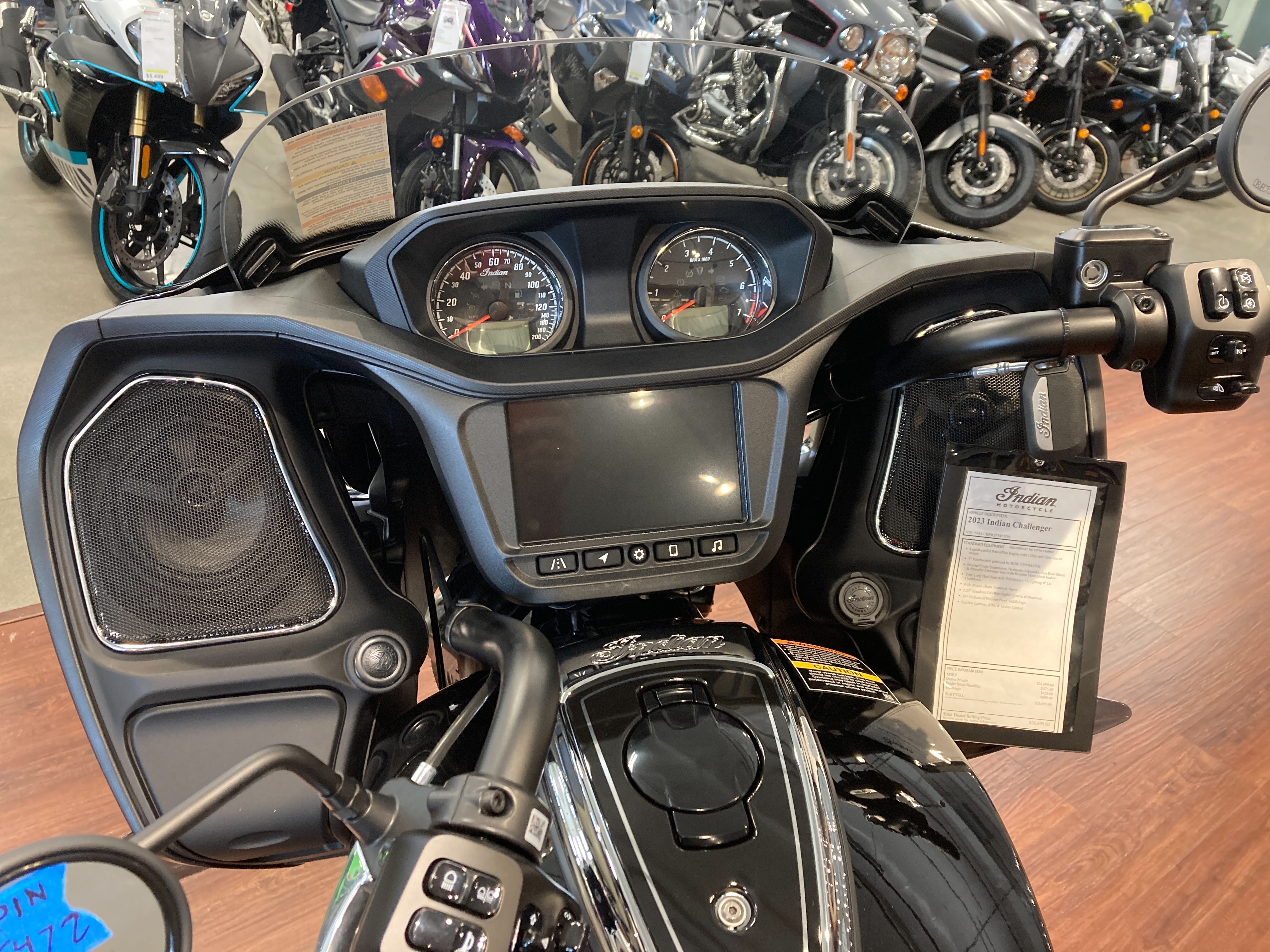 2023 Indian Motorcycle Challenger Base at Brenny's Motorcycle Clinic, Bettendorf, IA 52722