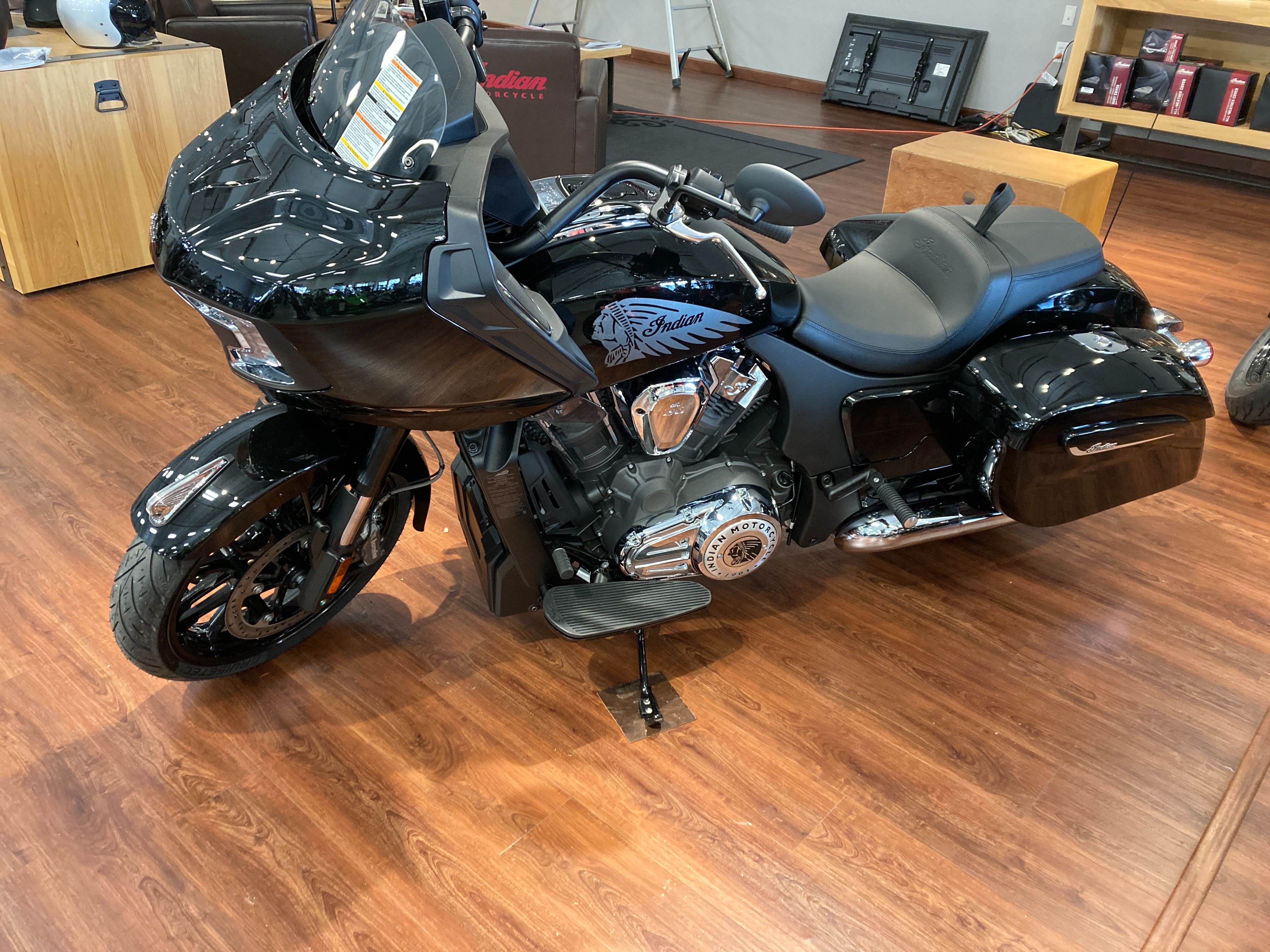 2023 Indian Motorcycle Challenger Base at Brenny's Motorcycle Clinic, Bettendorf, IA 52722