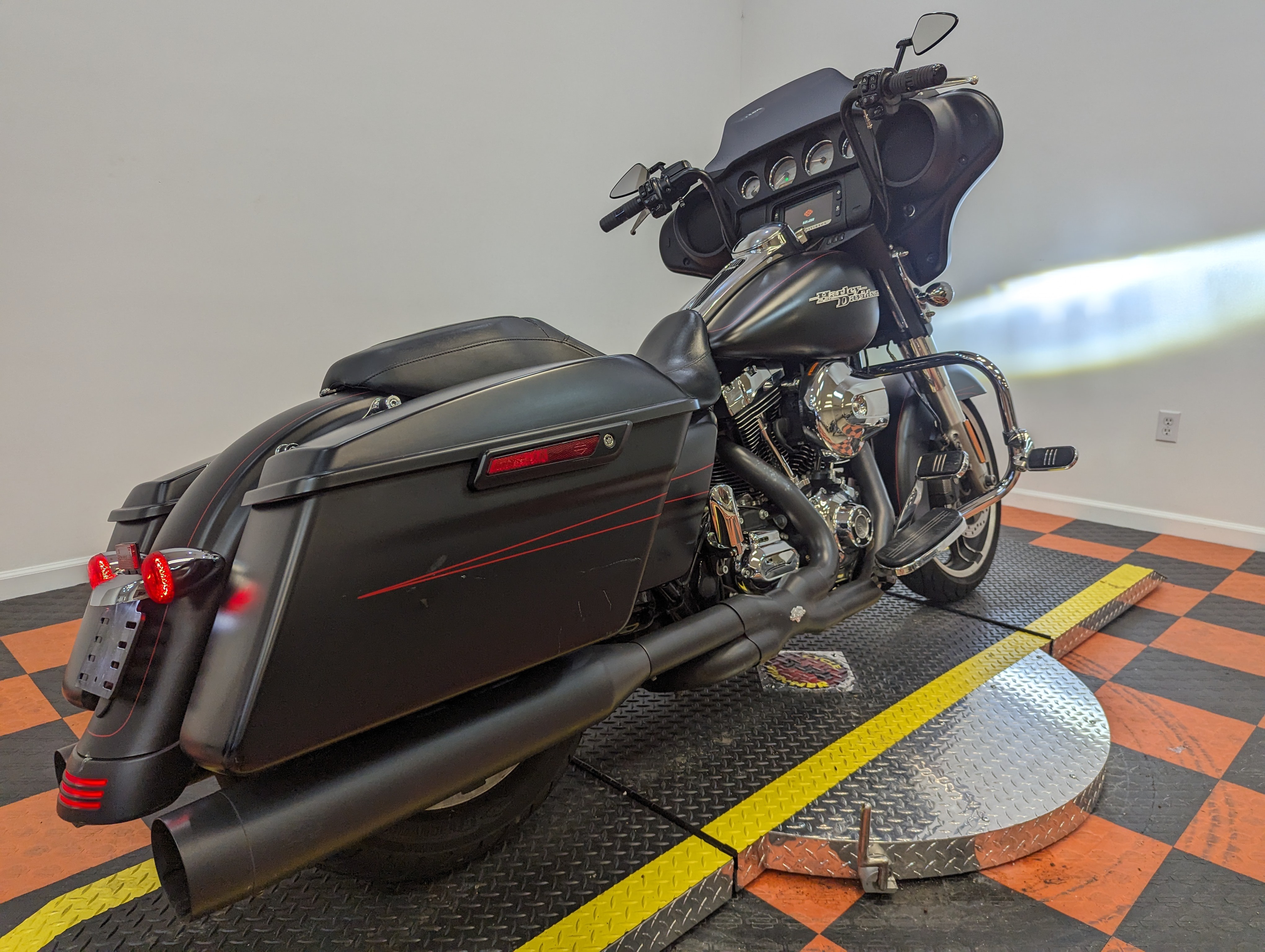 2016 Harley-Davidson Street Glide Base at Harley-Davidson of Indianapolis