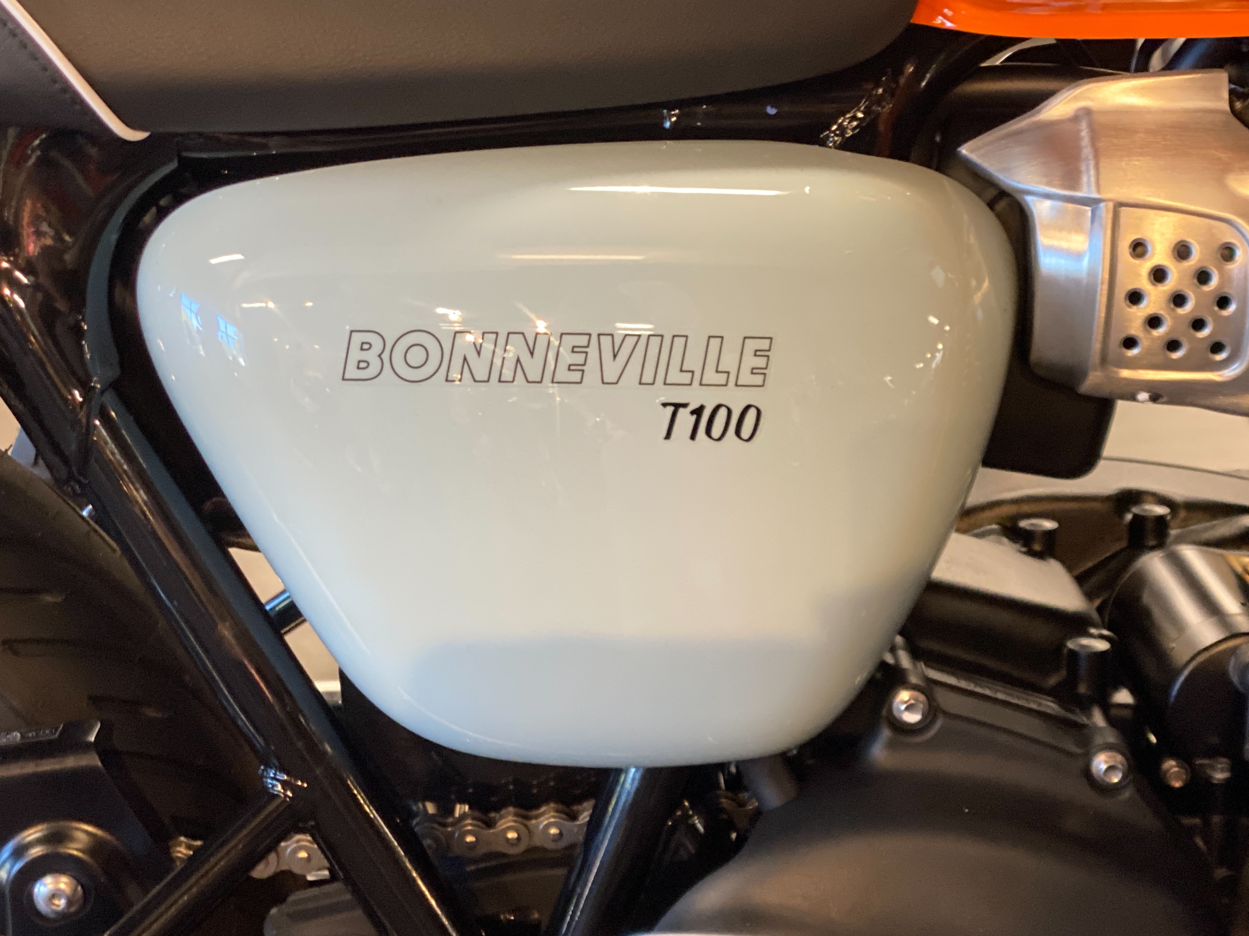 2023 Triumph Bonneville T100 Base at Frontline Eurosports