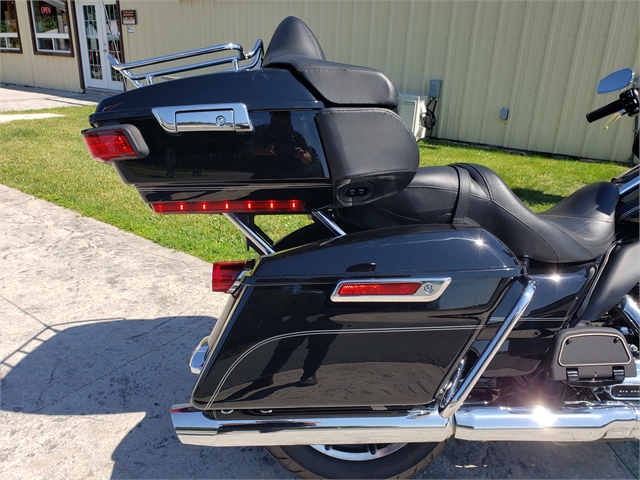 2017 Harley-Davidson Road Glide Ultra at Classy Chassis & Cycles