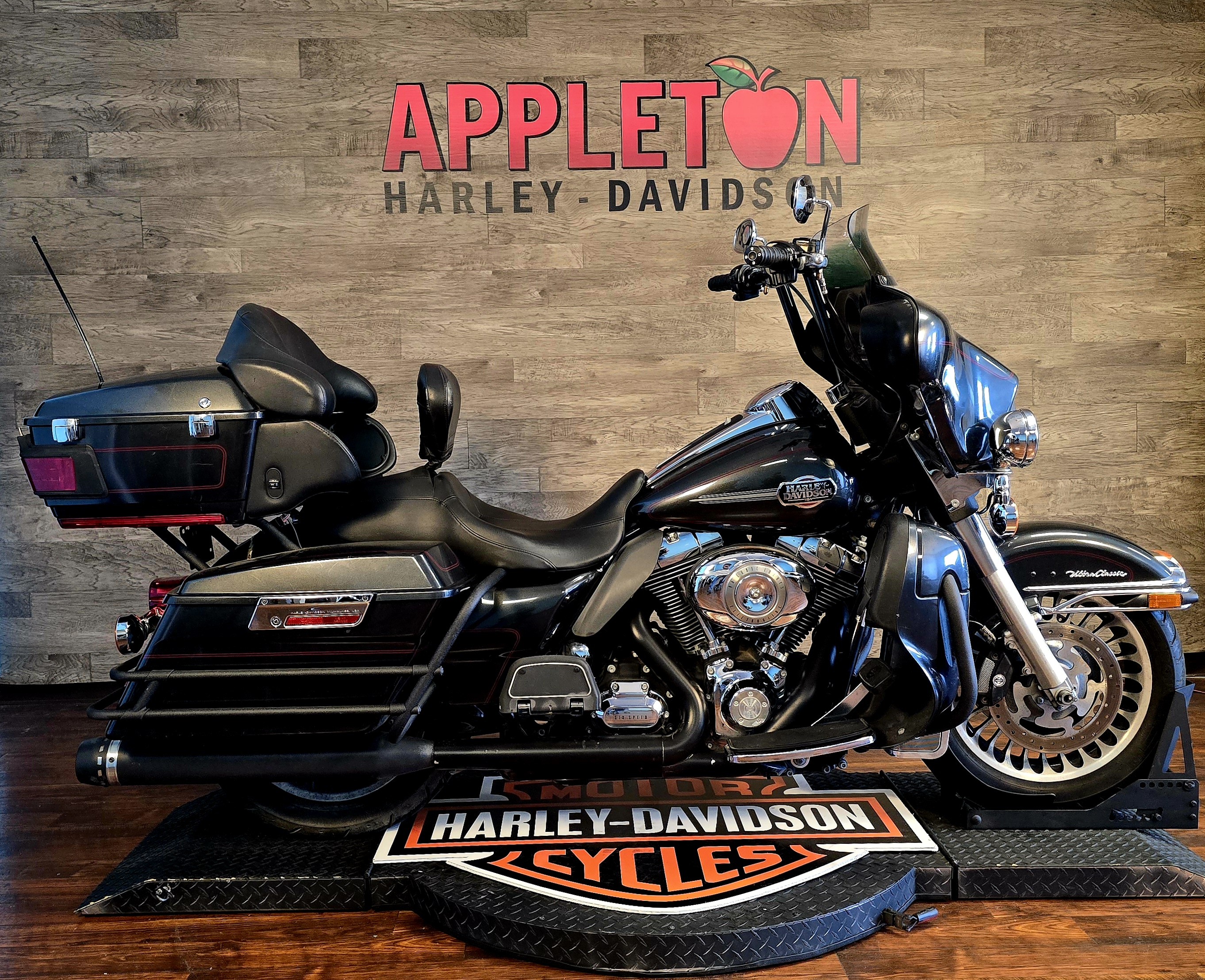 2009 Harley-Davidson Electra Glide Ultra Classic at Appleton Harley-Davidson