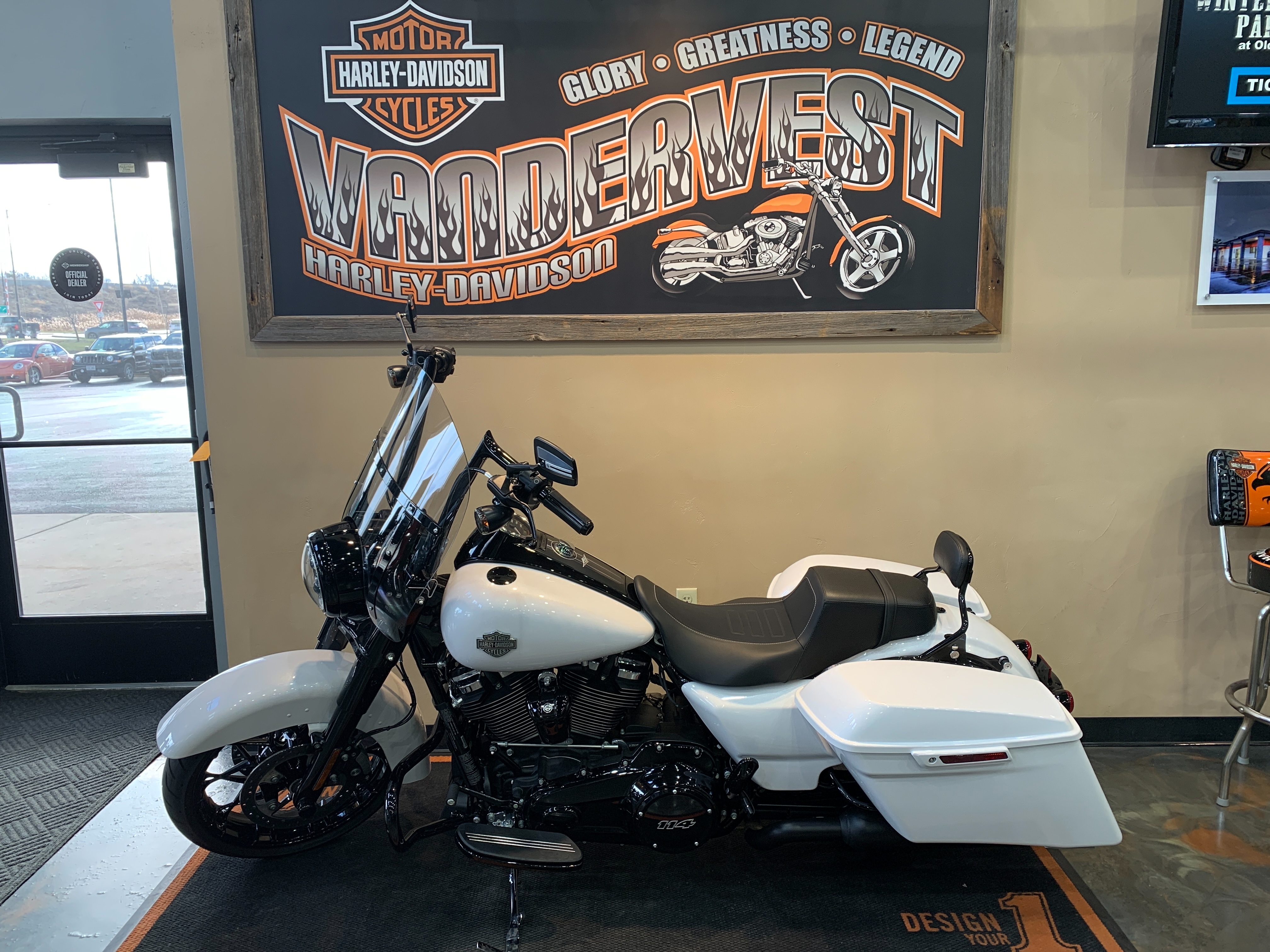 2024 Harley-Davidson Road King Special at Vandervest Harley-Davidson, Green Bay, WI 54303