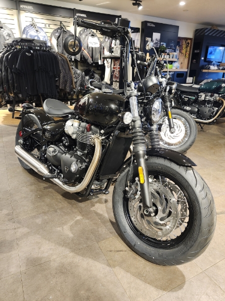 2024 Triumph Bonneville Bobber Stealth Edition at Tampa Triumph, Tampa, FL 33614