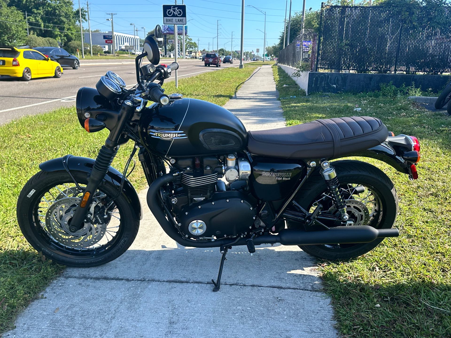 2023 Triumph Bonneville T120 Black at Tampa Triumph, Tampa, FL 33614