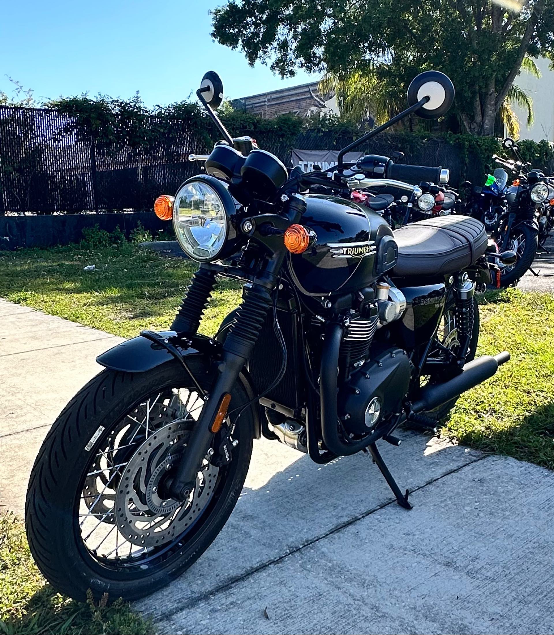 2023 Triumph Bonneville T120 Black at Tampa Triumph, Tampa, FL 33614