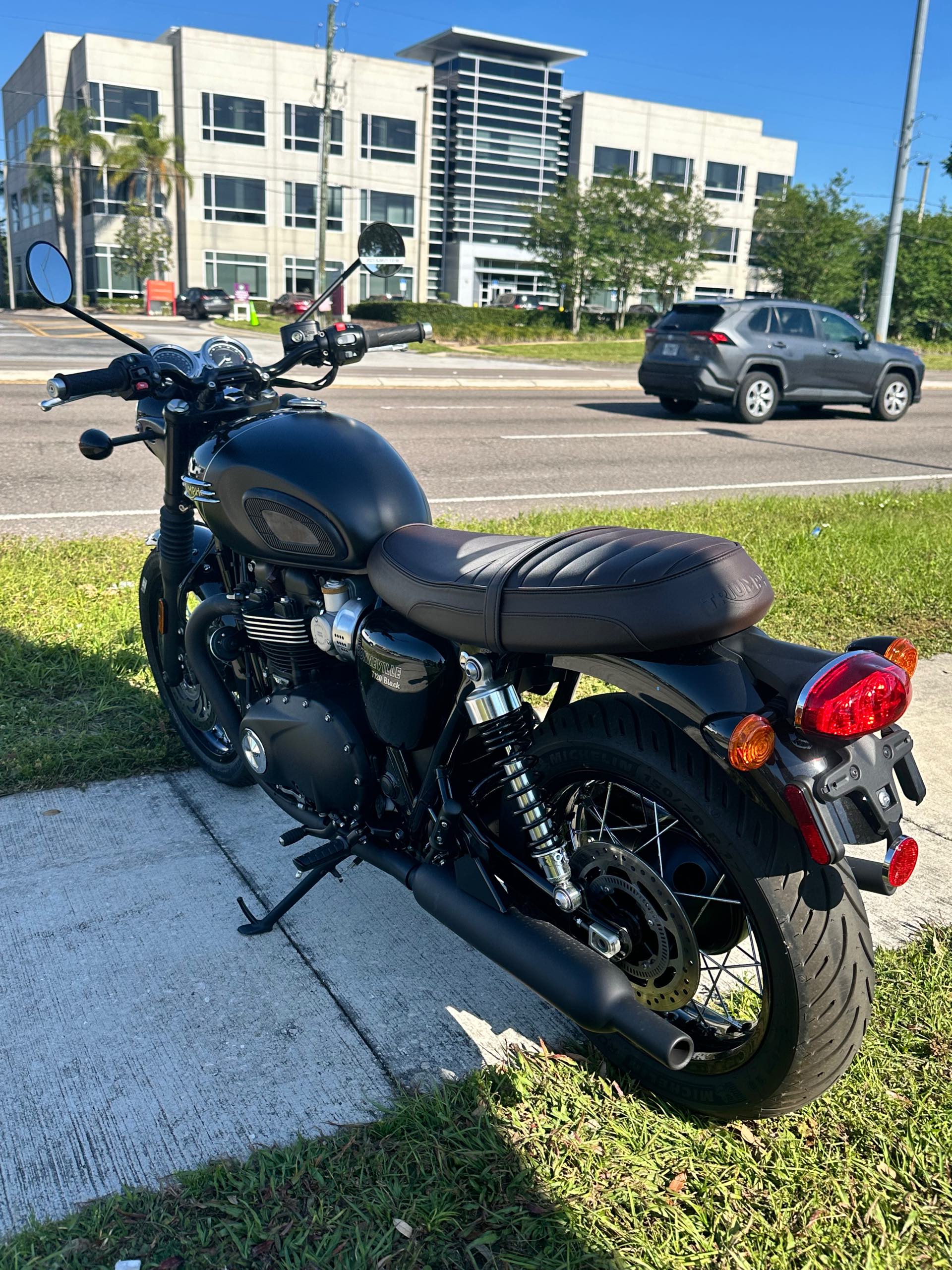 2023 Triumph Bonneville T120 Black at Tampa Triumph, Tampa, FL 33614