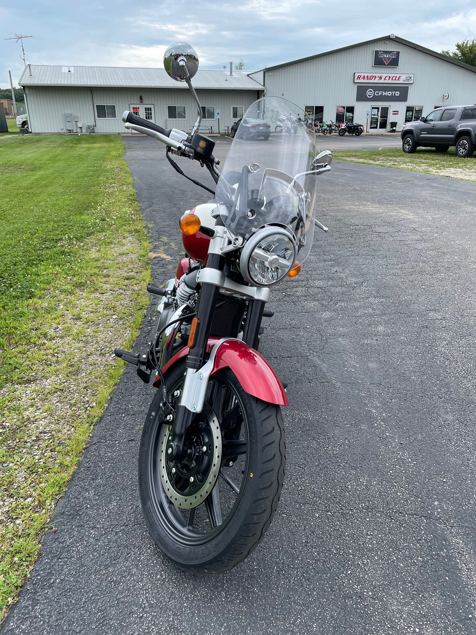 2024 Royal Enfield Super Meteor 650 at Randy's Cycle