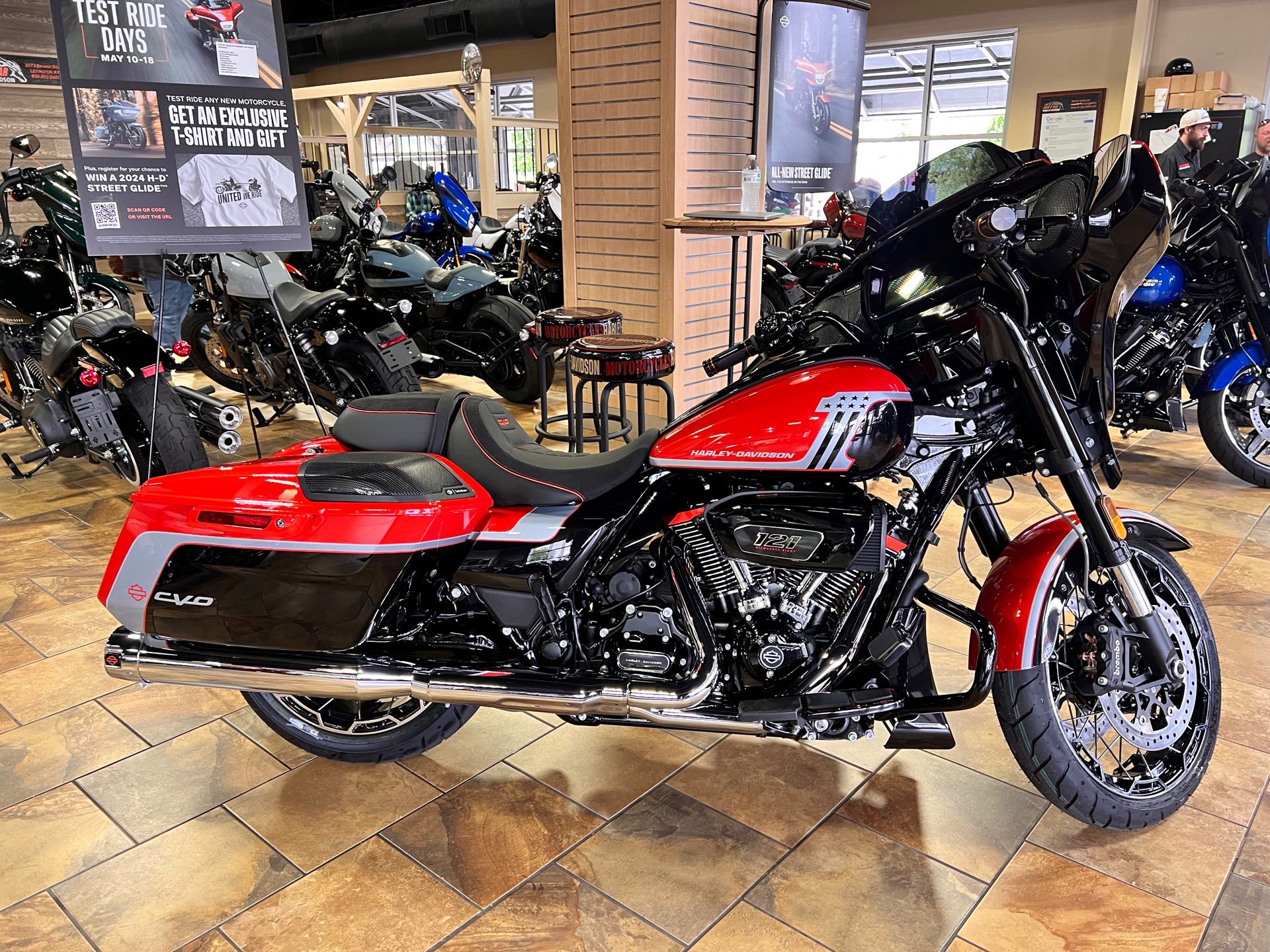 2024 Harley-Davidson Street Glide CVO Street Glide at Man O'War Harley-Davidson®